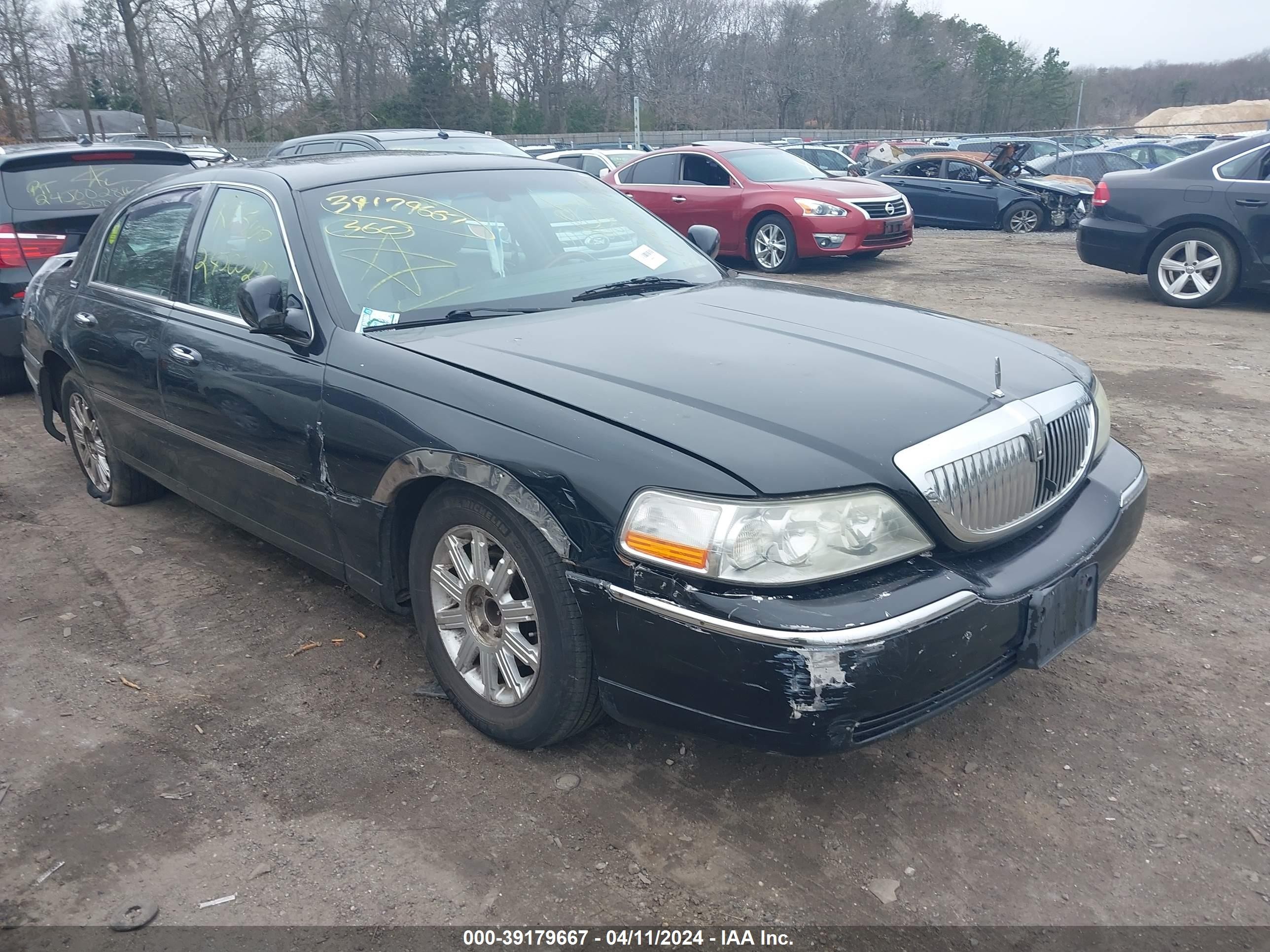 LINCOLN TOWN CAR 2007 1lnhm82v57y620283