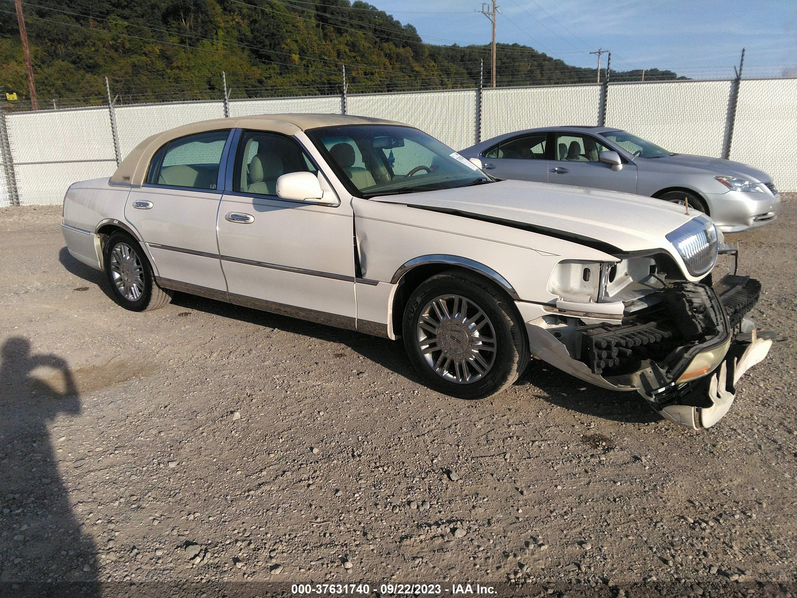 LINCOLN TOWN CAR 2007 1lnhm82v67y615416