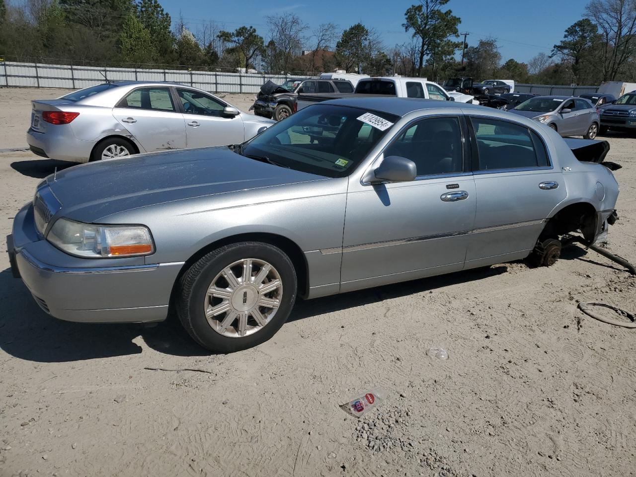 LINCOLN TOWN CAR 2006 1lnhm82v76y613155