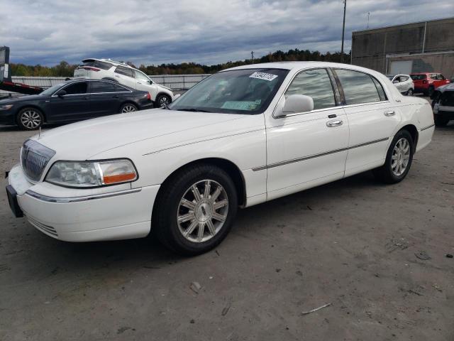 LINCOLN TOWN CAR 2006 1lnhm82v76y625855