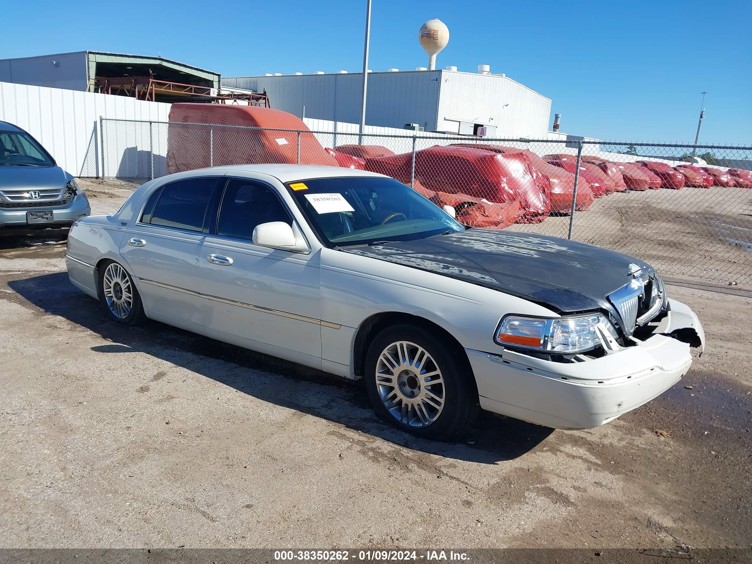 LINCOLN TOWN CAR 2006 1lnhm82v96y610922