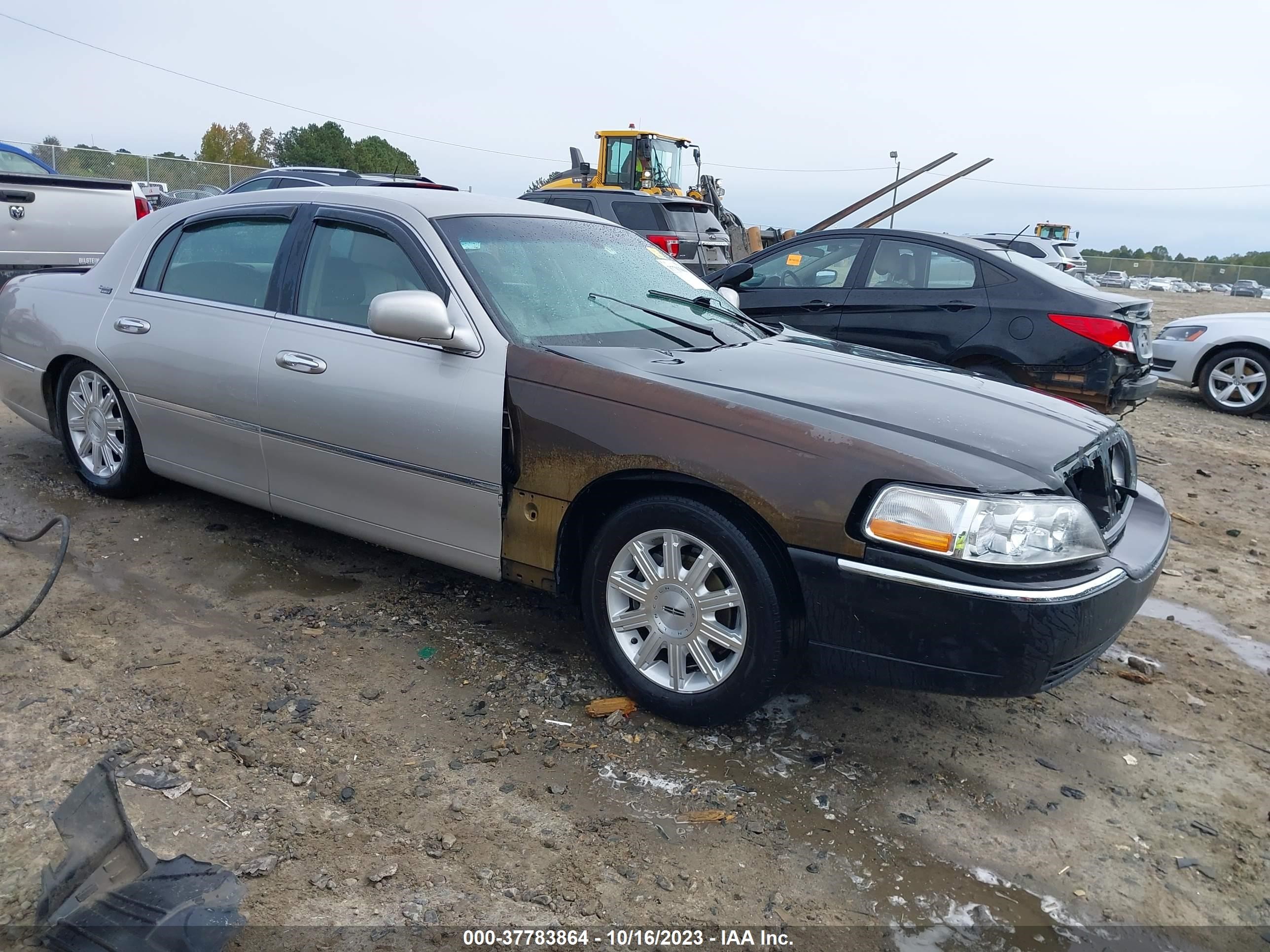 LINCOLN TOWN CAR 2006 1lnhm82v96y617191