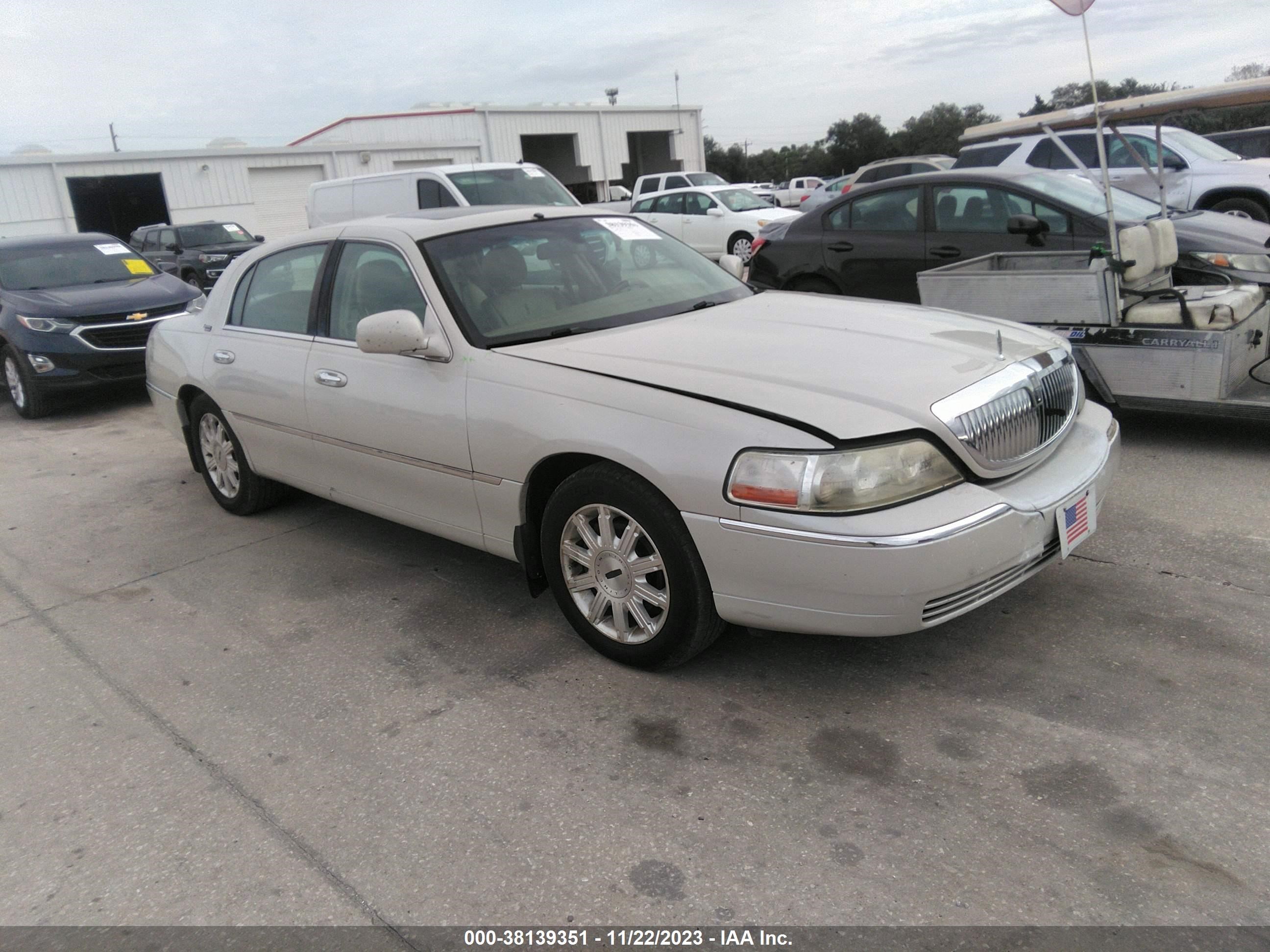 LINCOLN TOWN CAR 2007 1lnhm82vx7y618299