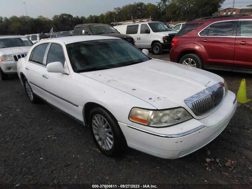 LINCOLN TOWN CAR 2003 1lnhm82w03y609081