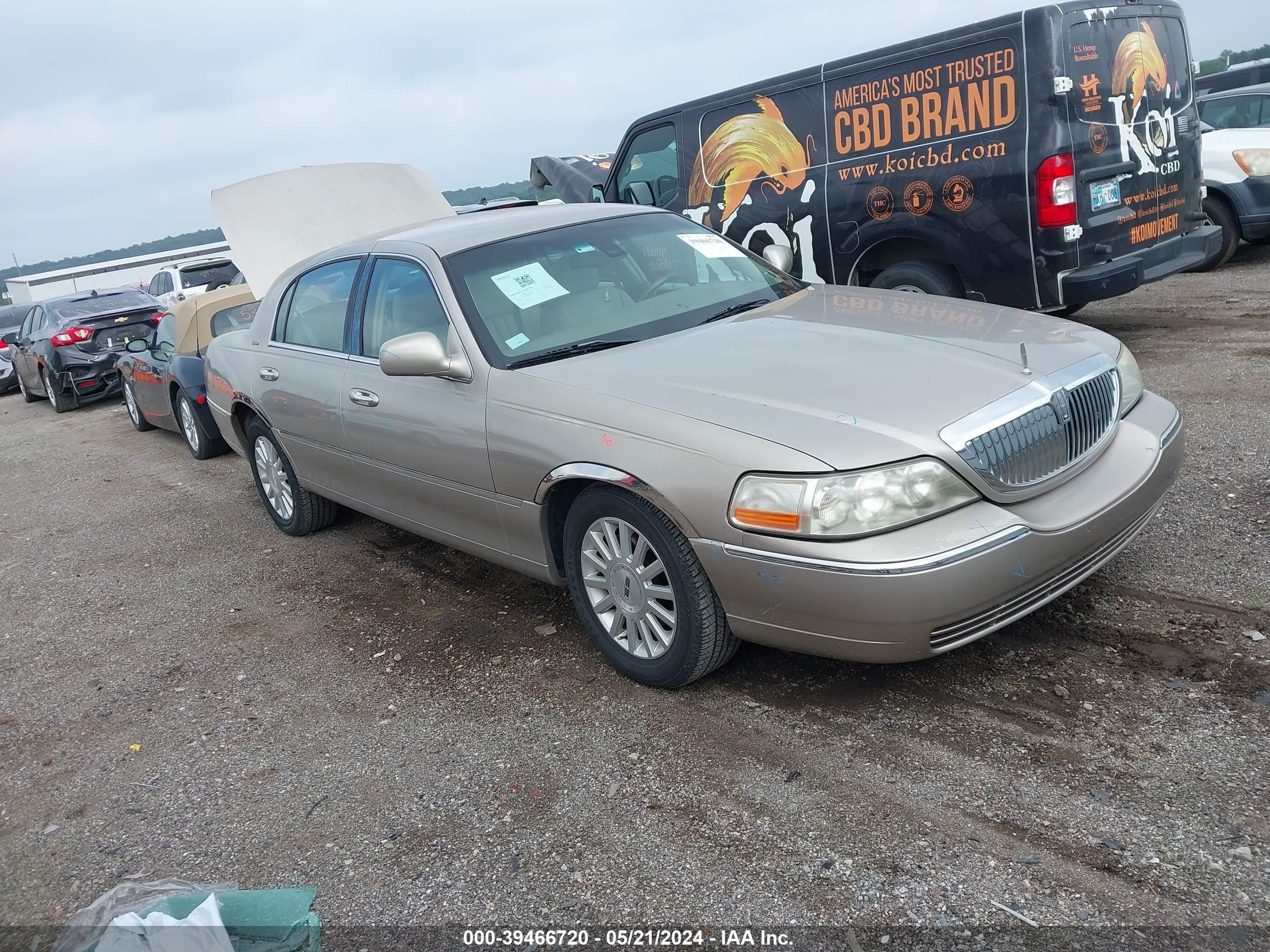 LINCOLN TOWN CAR 2003 1lnhm82w03y615768