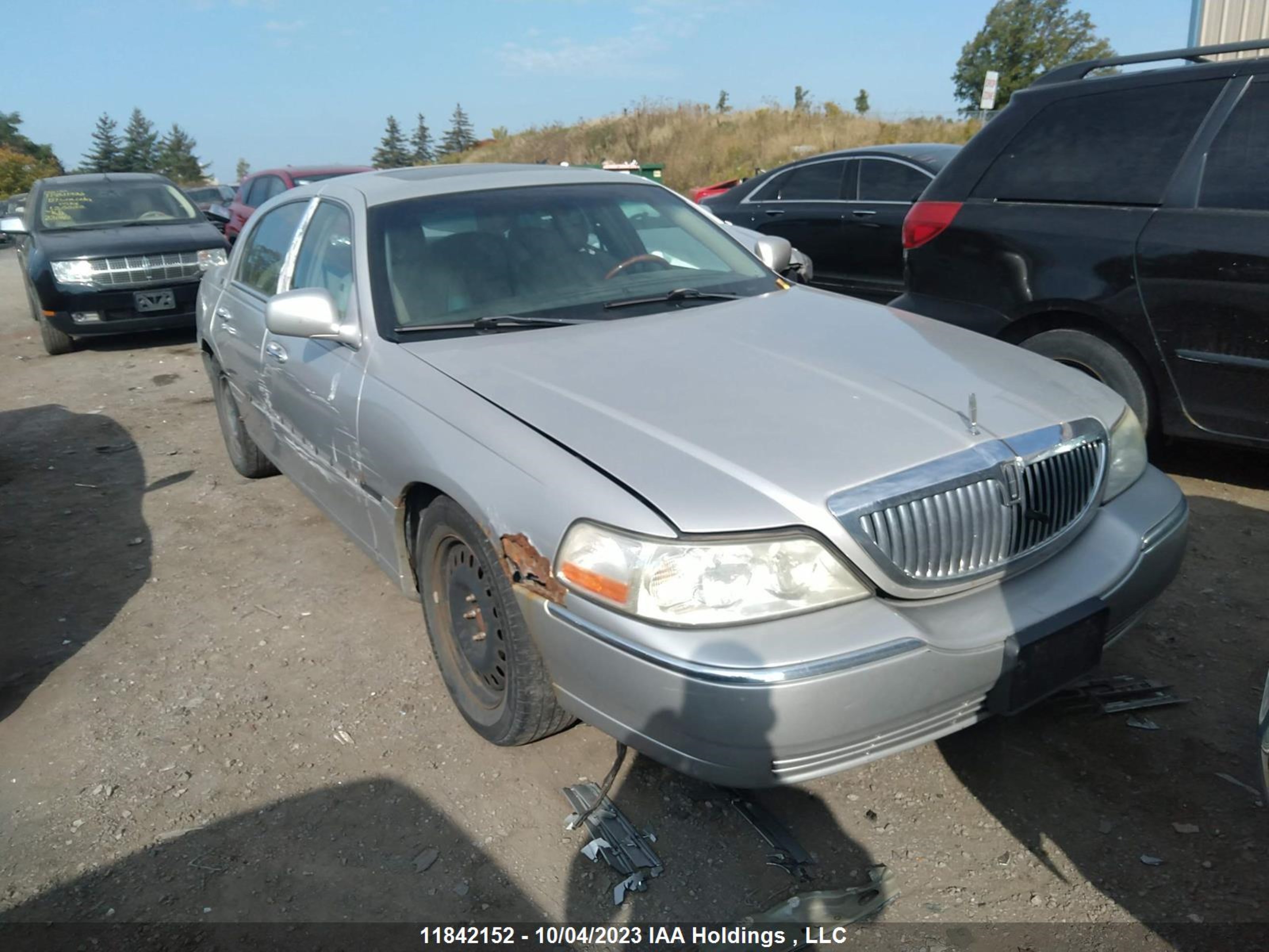 LINCOLN TOWN CAR 2005 1lnhm82w05y665640