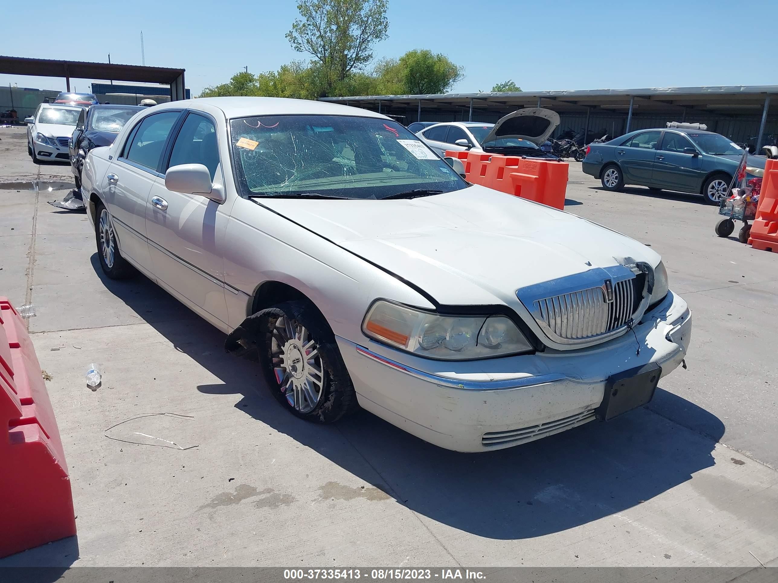 LINCOLN TOWN CAR 2006 1lnhm82w06y603818