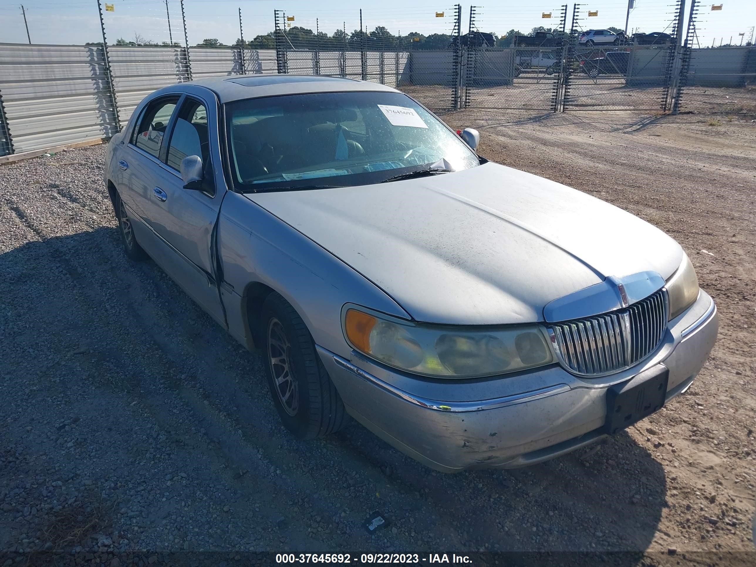 LINCOLN TOWN CAR 2000 1lnhm82w0yy844507