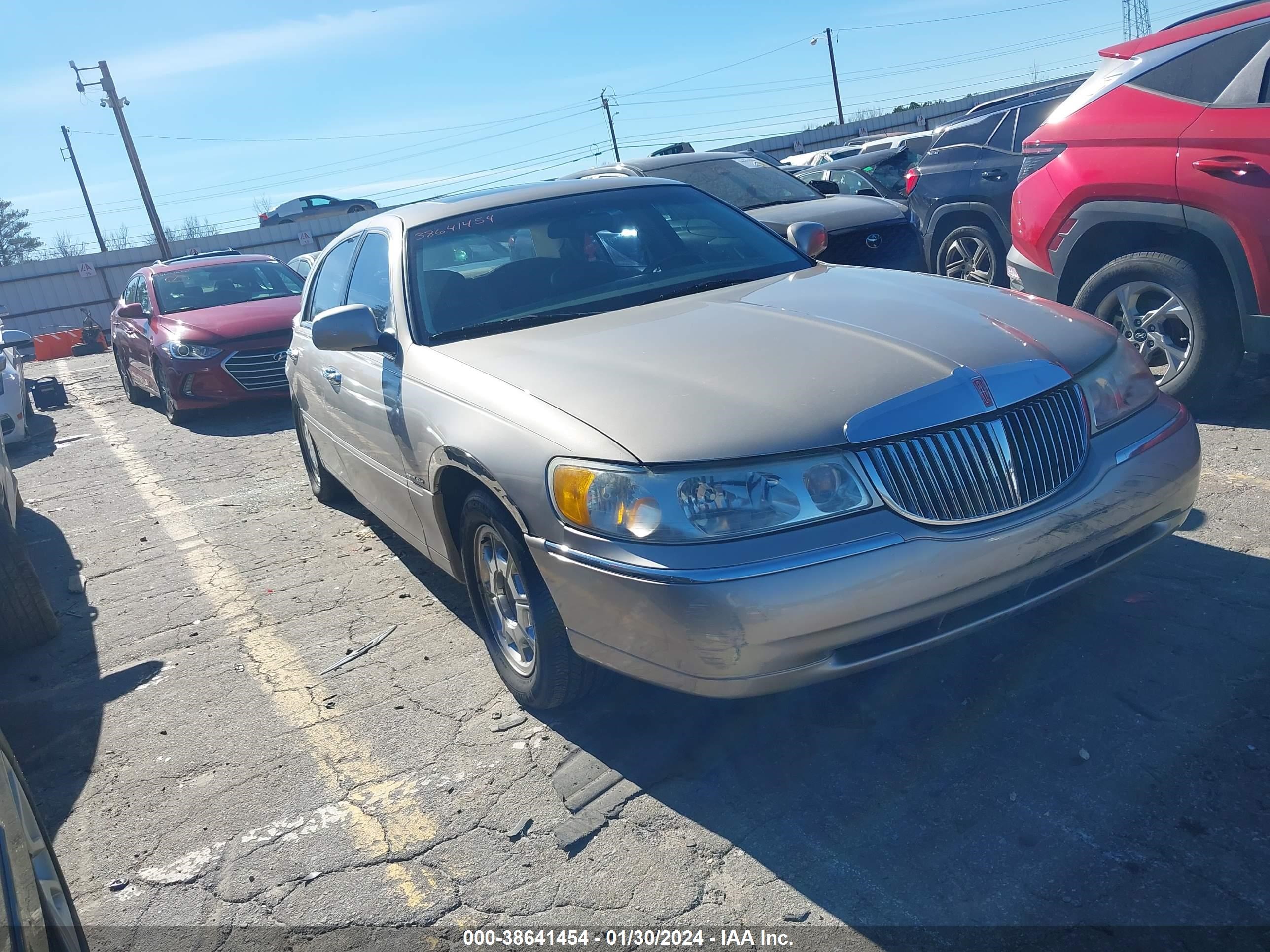 LINCOLN TOWN CAR 2000 1lnhm82w0yy930013