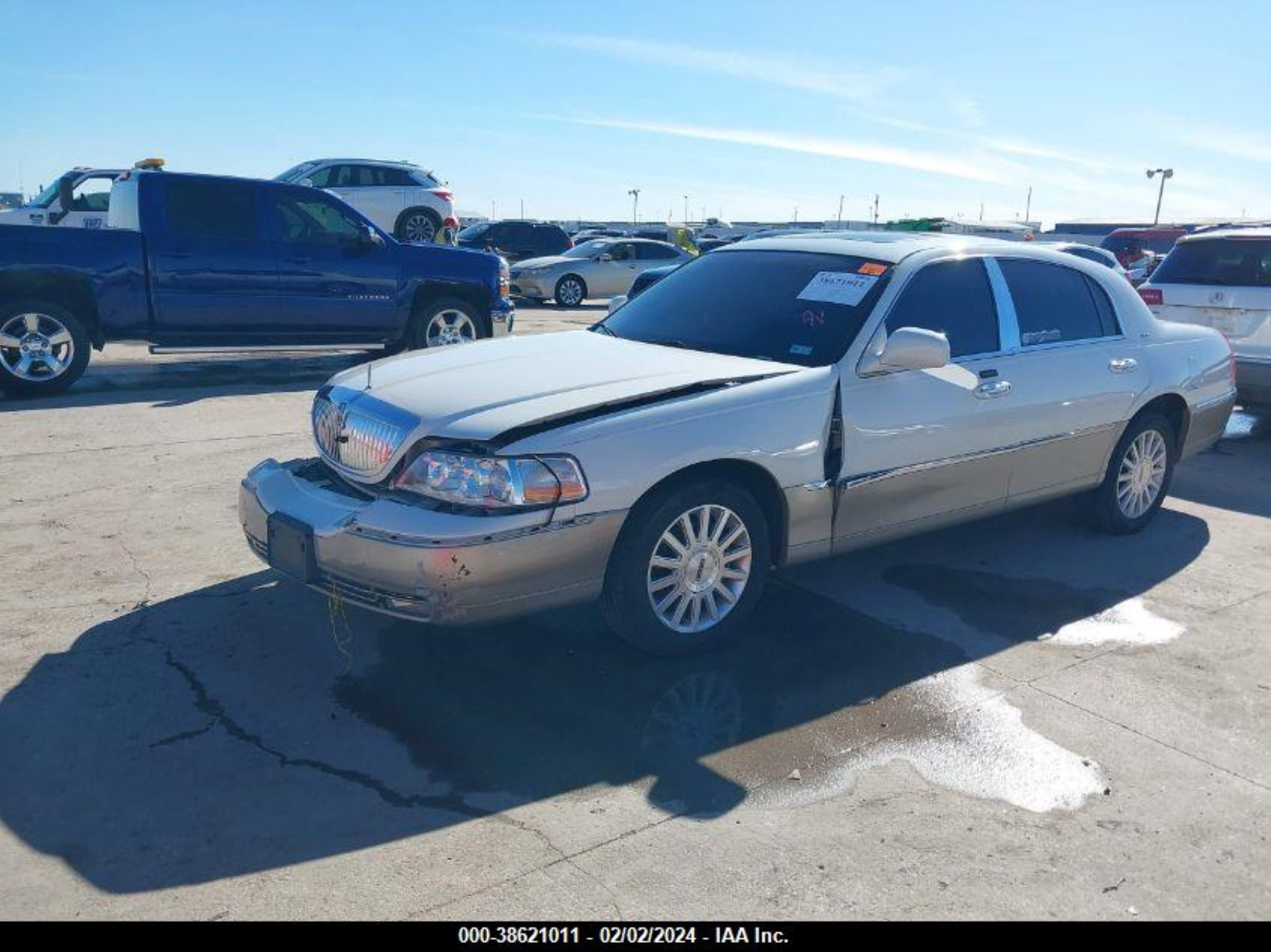 LINCOLN TOWN CAR 2005 1lnhm82w15y646370