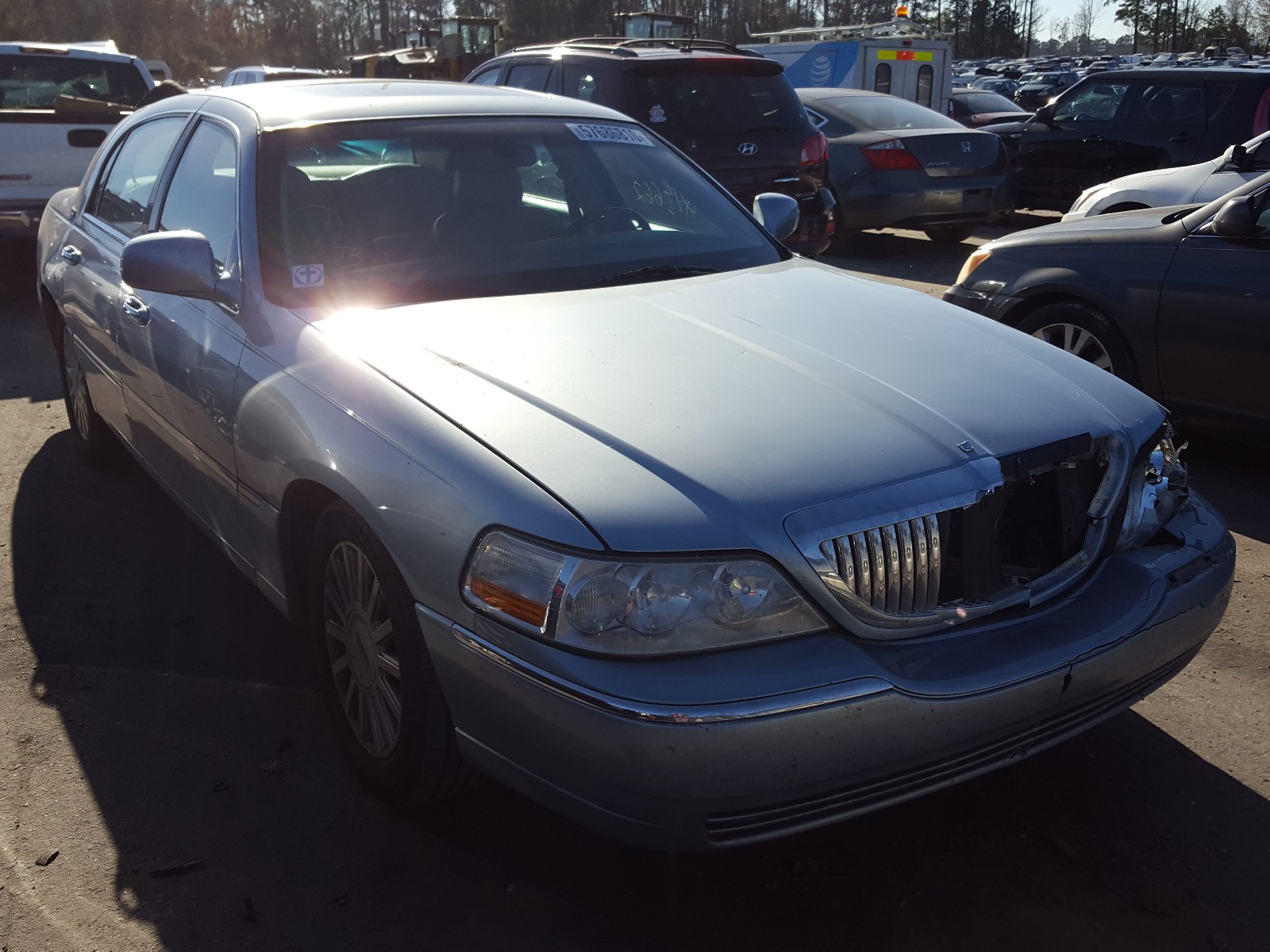 LINCOLN TOWN CAR S 2005 1lnhm82w15y666067