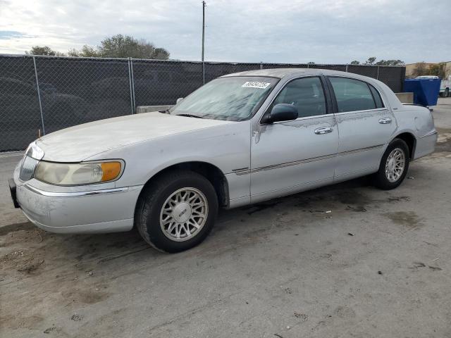 LINCOLN TOWN CAR S 1999 1lnhm82w1xy624940