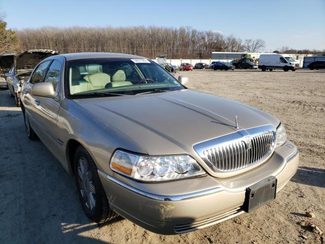 LINCOLN TOWN CAR 2005 1lnhm82w25y630100