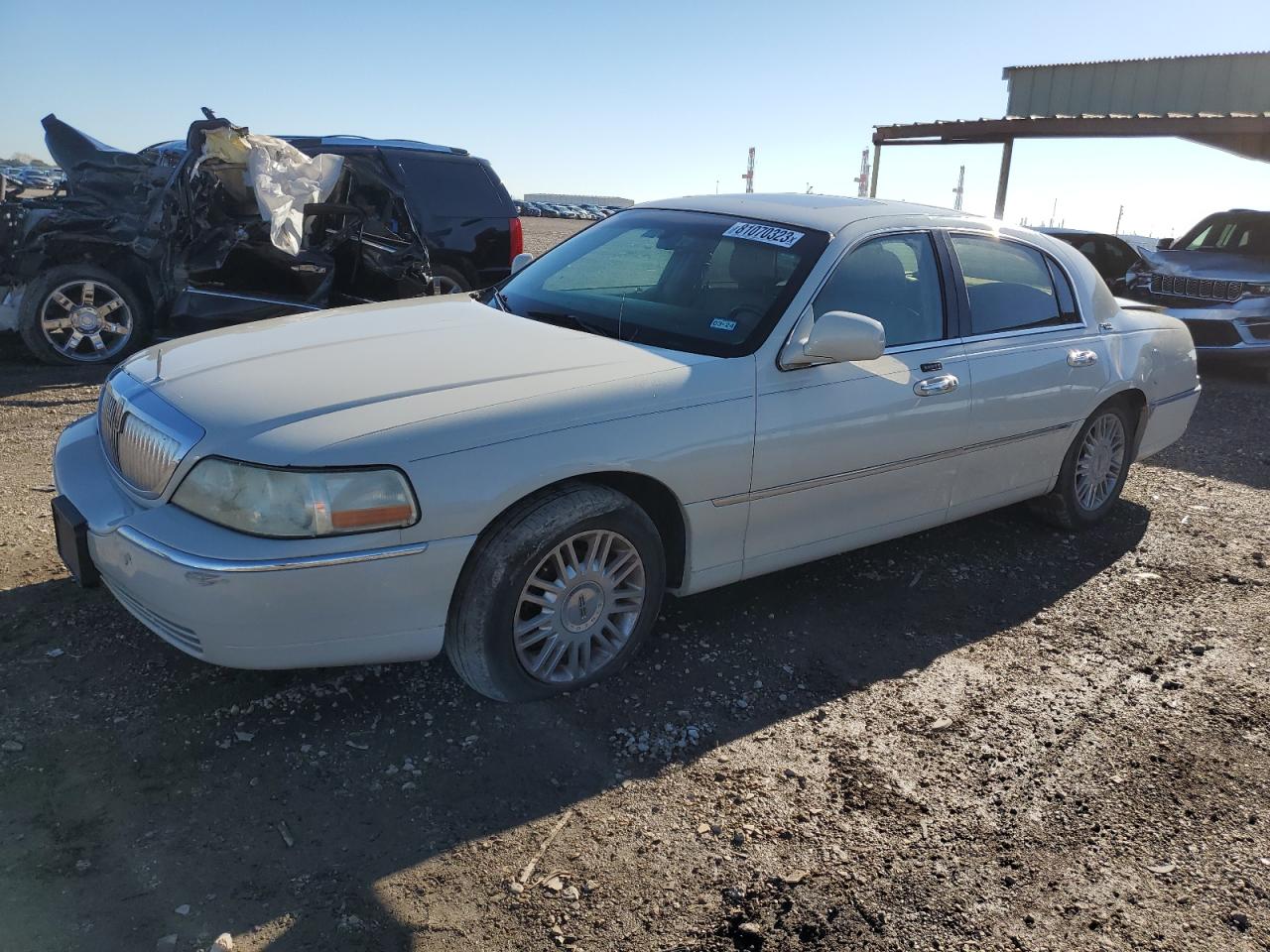 LINCOLN TOWN CAR 2007 1lnhm82w27y627197