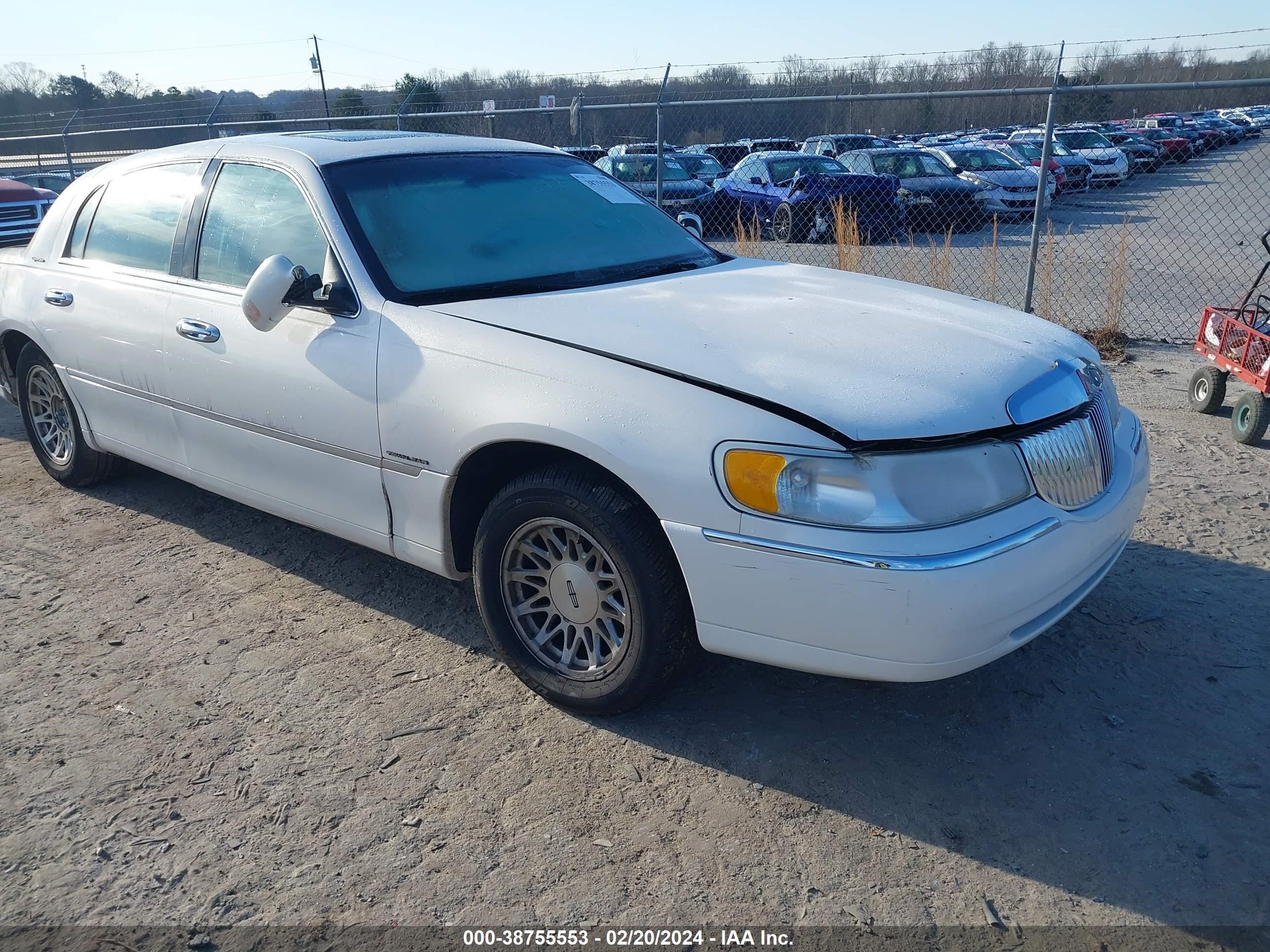 LINCOLN TOWN CAR 1999 1lnhm82w3xy620484