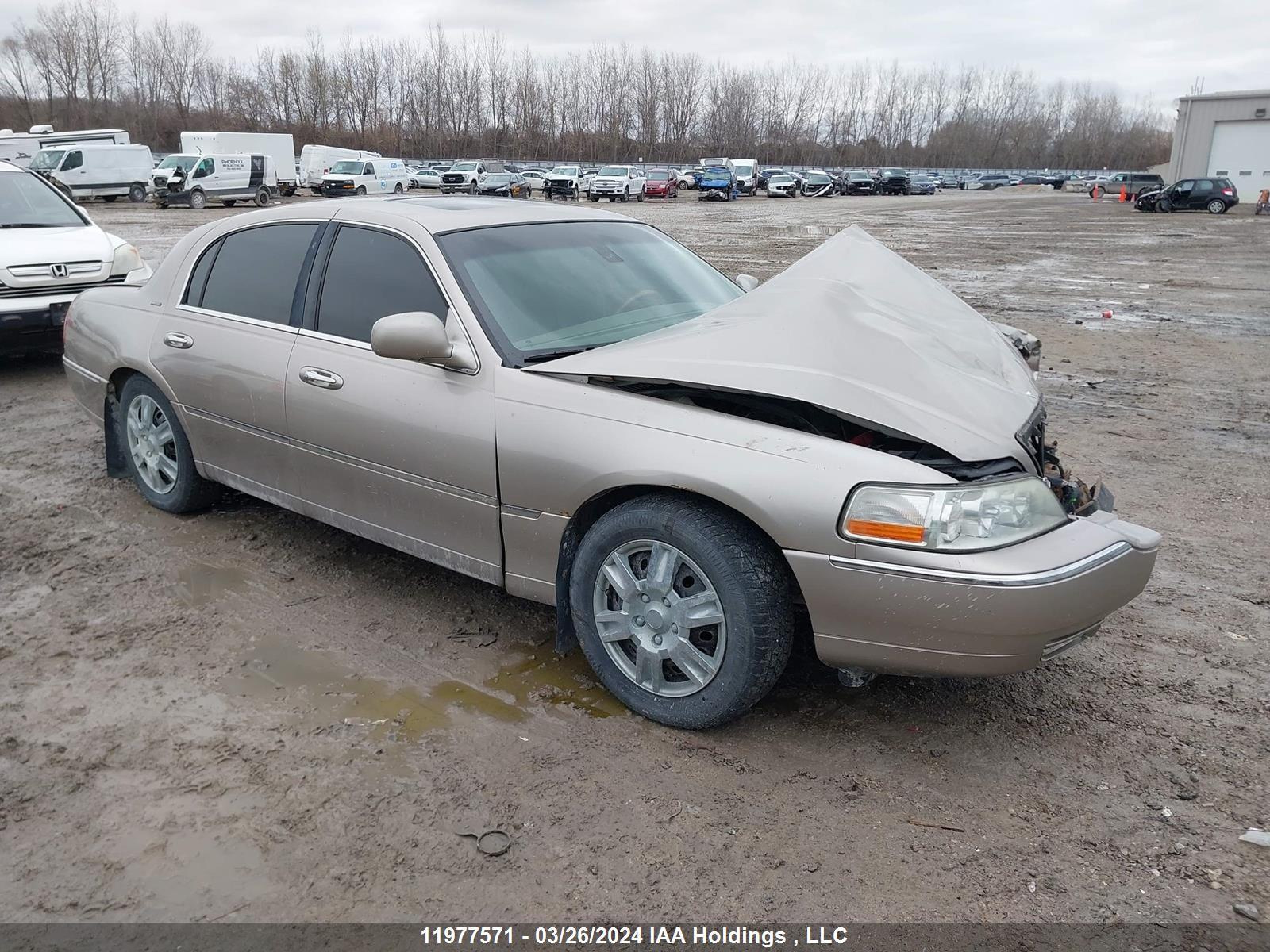 LINCOLN TOWN CAR 2003 1lnhm82w43y672409