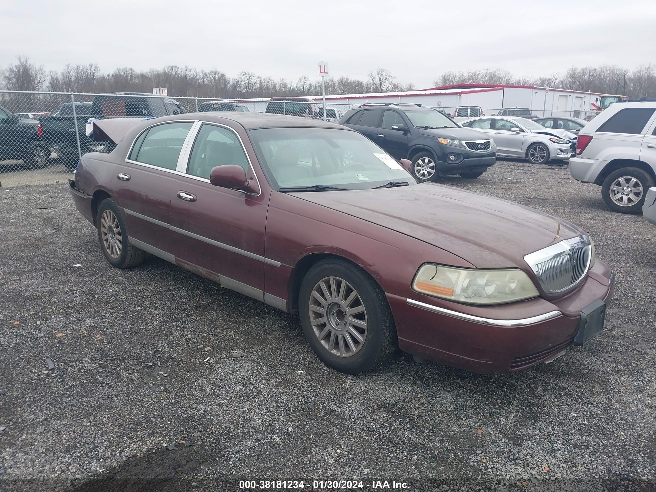 LINCOLN TOWN CAR 2003 1lnhm82w43y672491