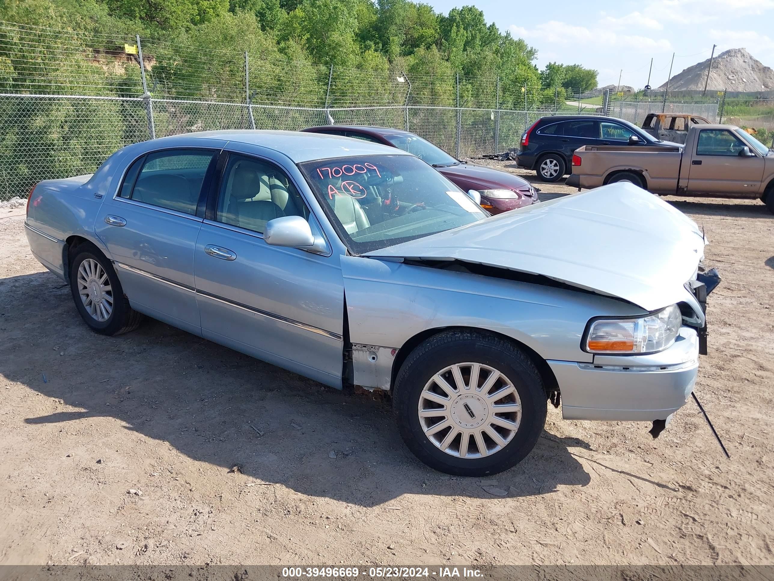 LINCOLN TOWN CAR 2005 1lnhm82w45y625125