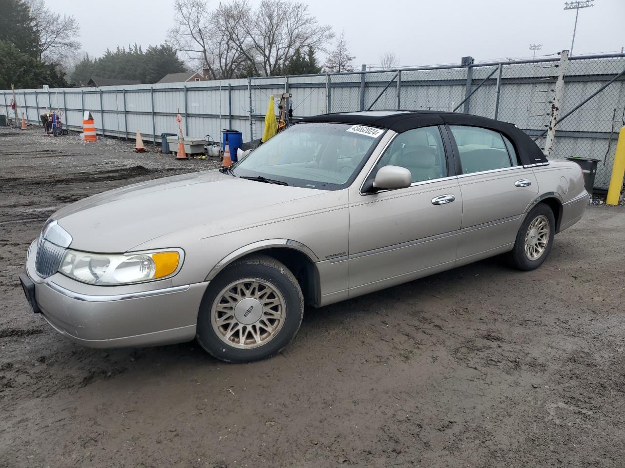 LINCOLN TOWN CAR 1999 1lnhm82w4xy628870