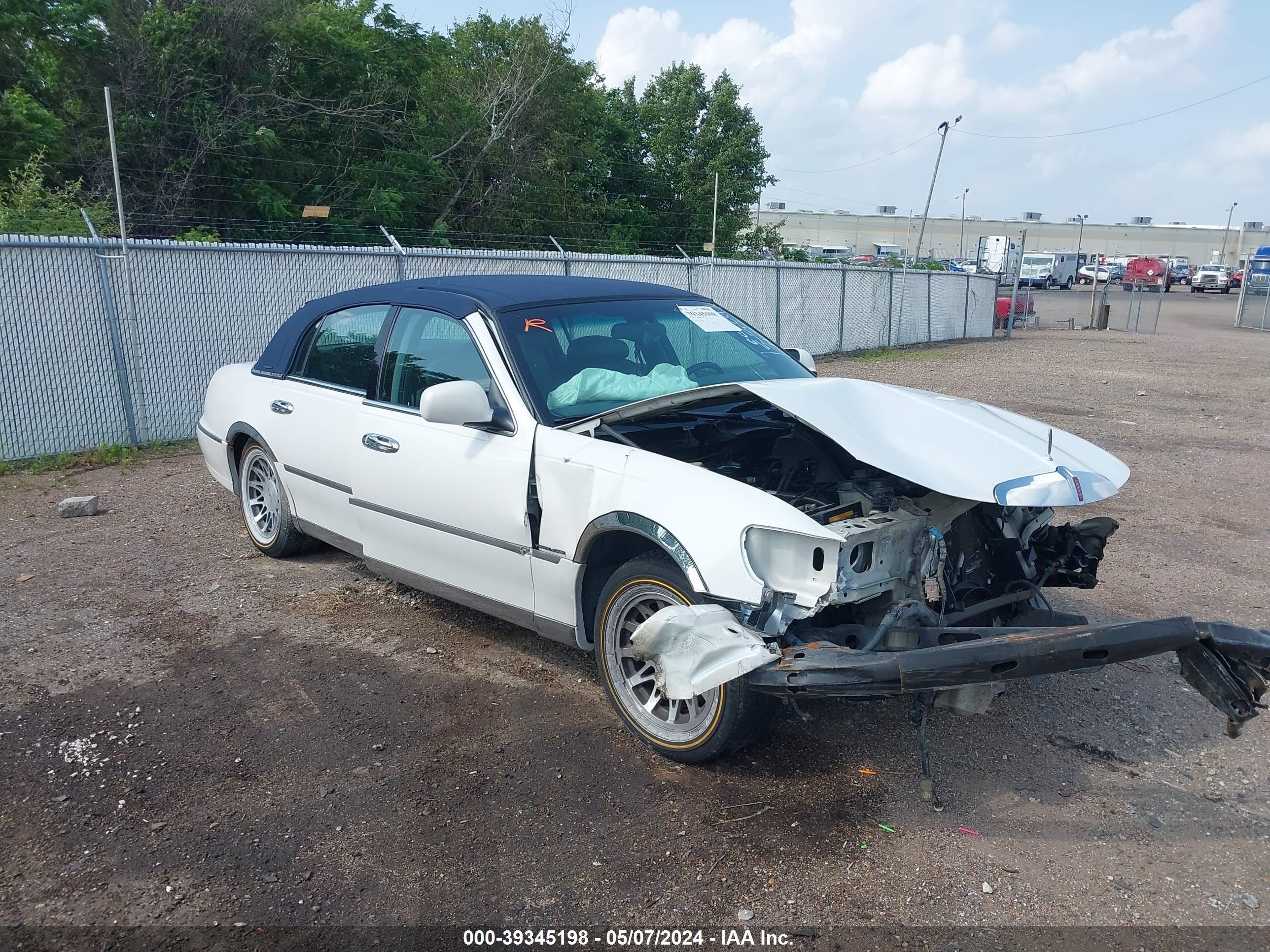 LINCOLN TOWN CAR 2000 1lnhm82w4yy884508