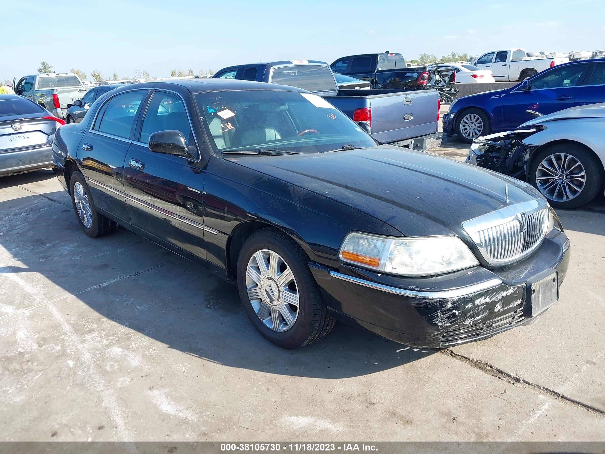 LINCOLN TOWN CAR 2005 1lnhm82w65y631623