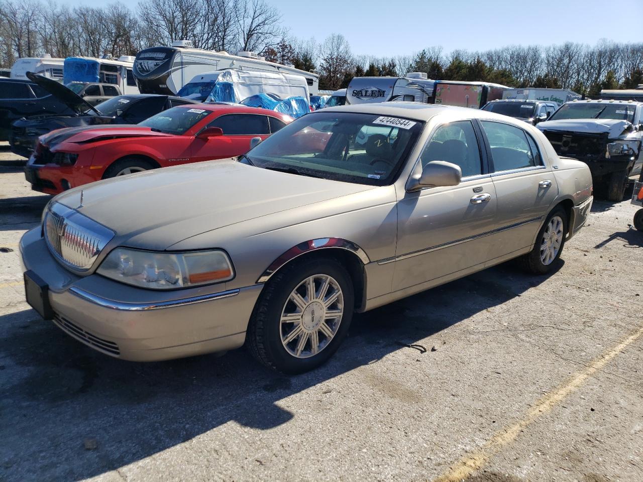 LINCOLN TOWN CAR 2007 1lnhm82w67y638087