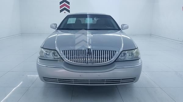 LINCOLN TOWN 2005 1lnhm82w75y651198