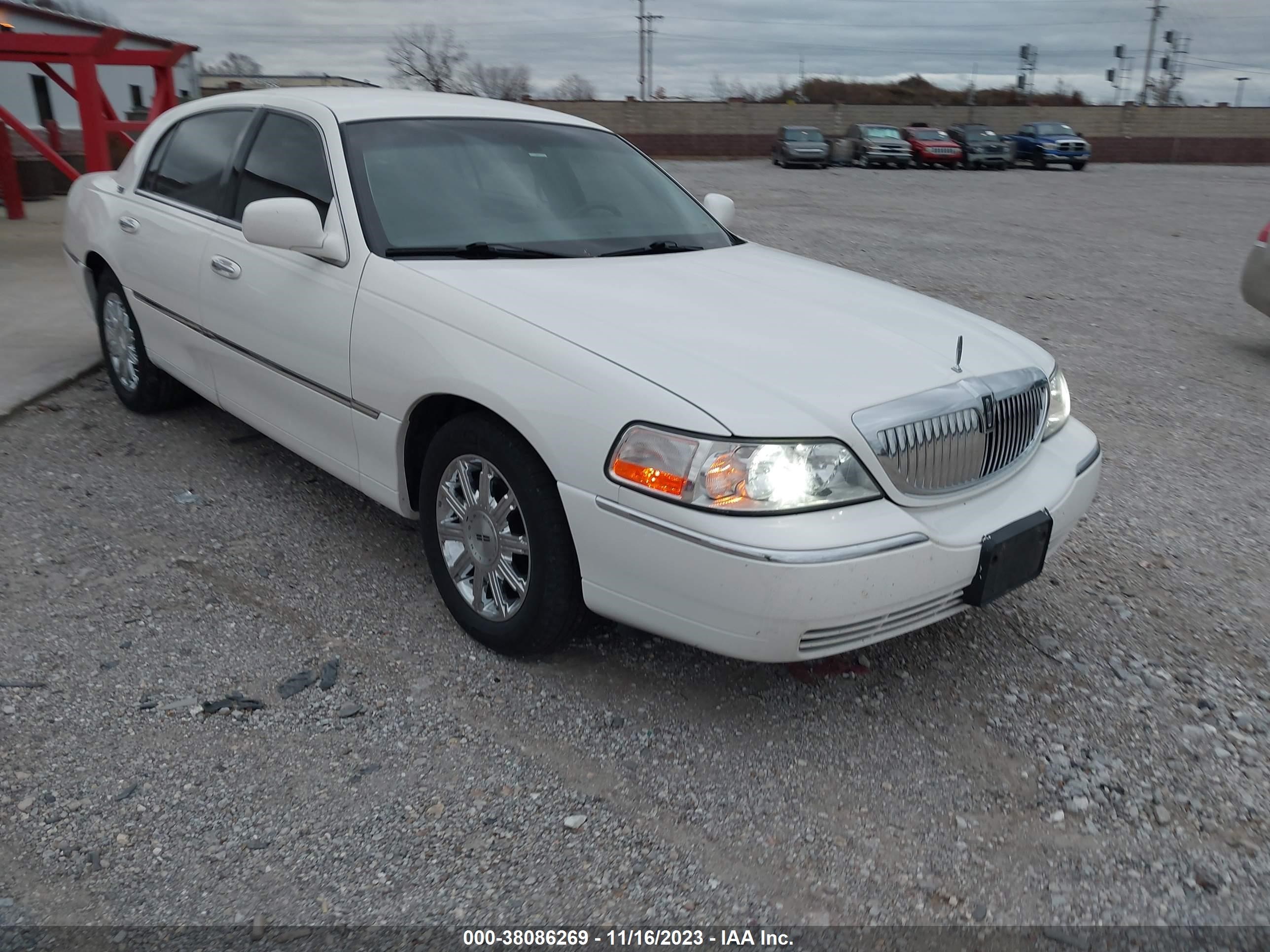 LINCOLN TOWN CAR 2006 1lnhm82w76y618039