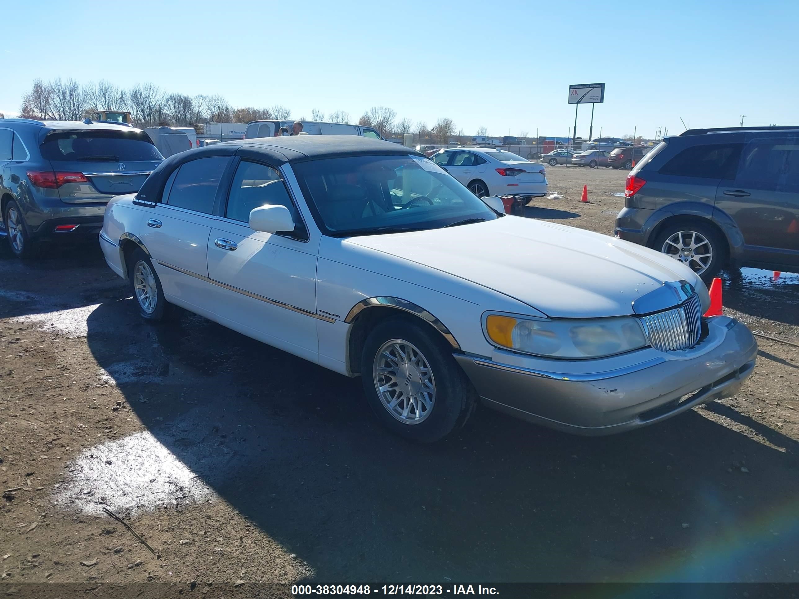 LINCOLN TOWN CAR 1999 1lnhm82w7xy708681