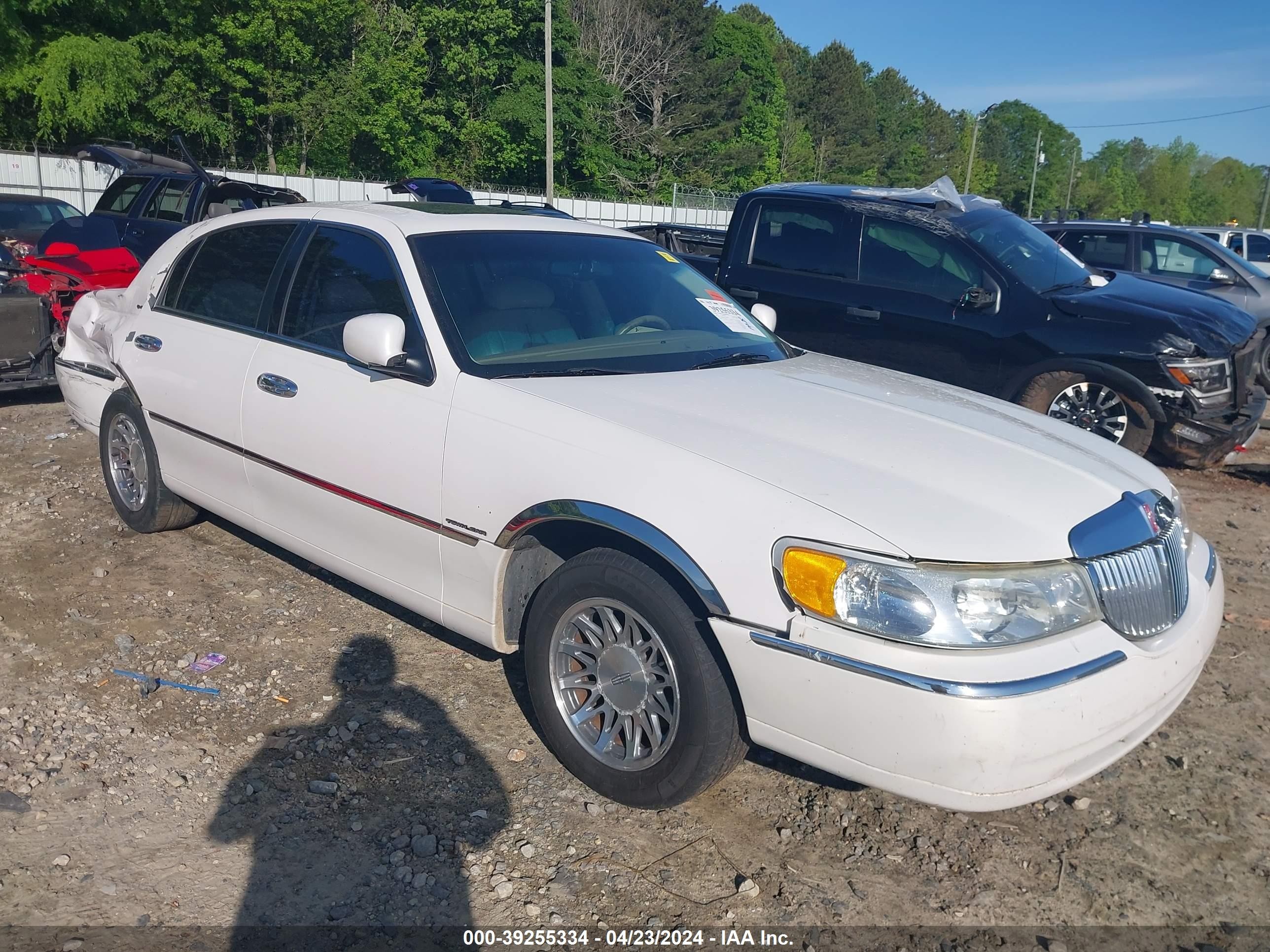 LINCOLN TOWN CAR 2000 1lnhm82w8yy868702