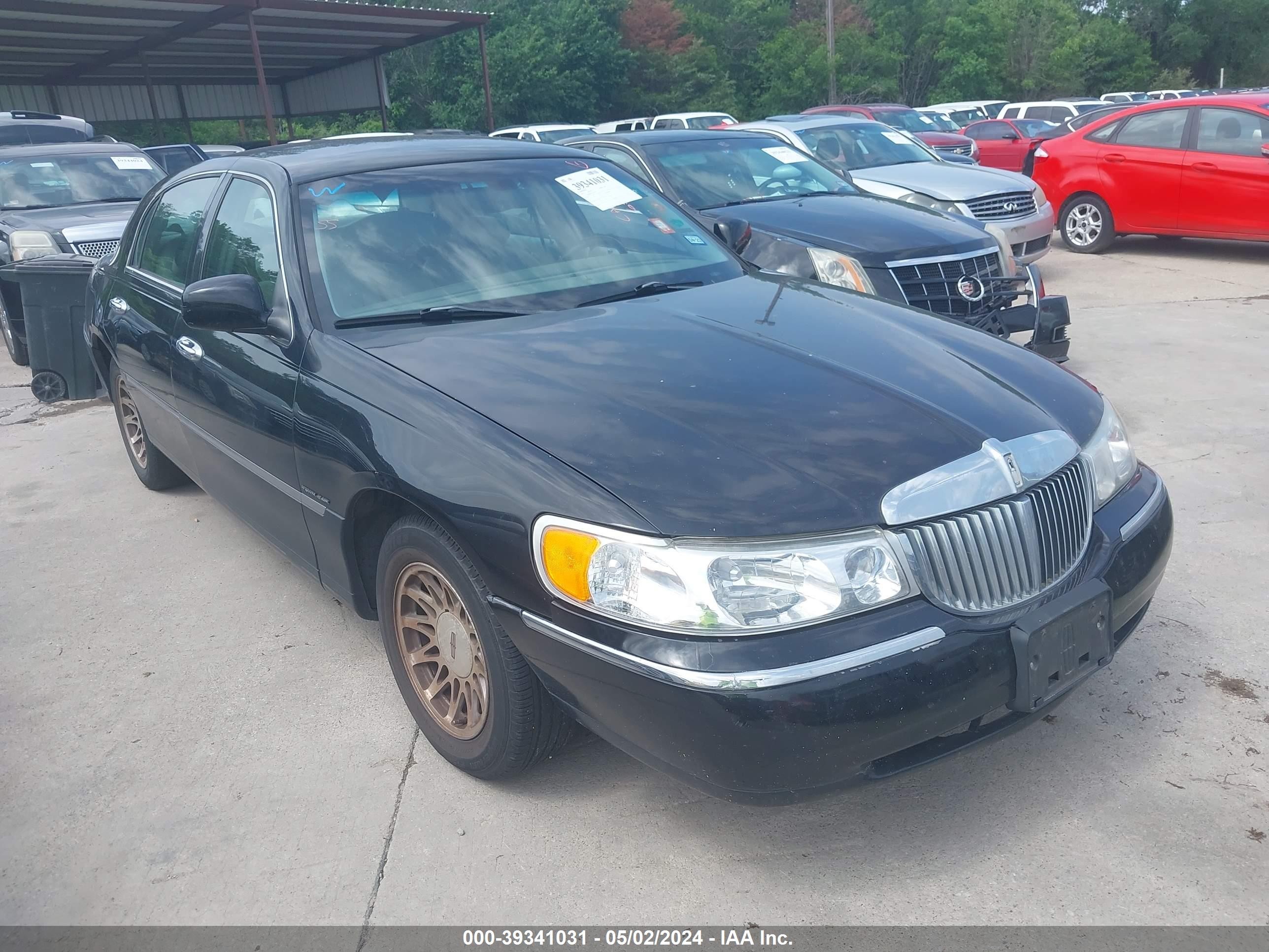 LINCOLN TOWN CAR 2002 1lnhm82w92y656429