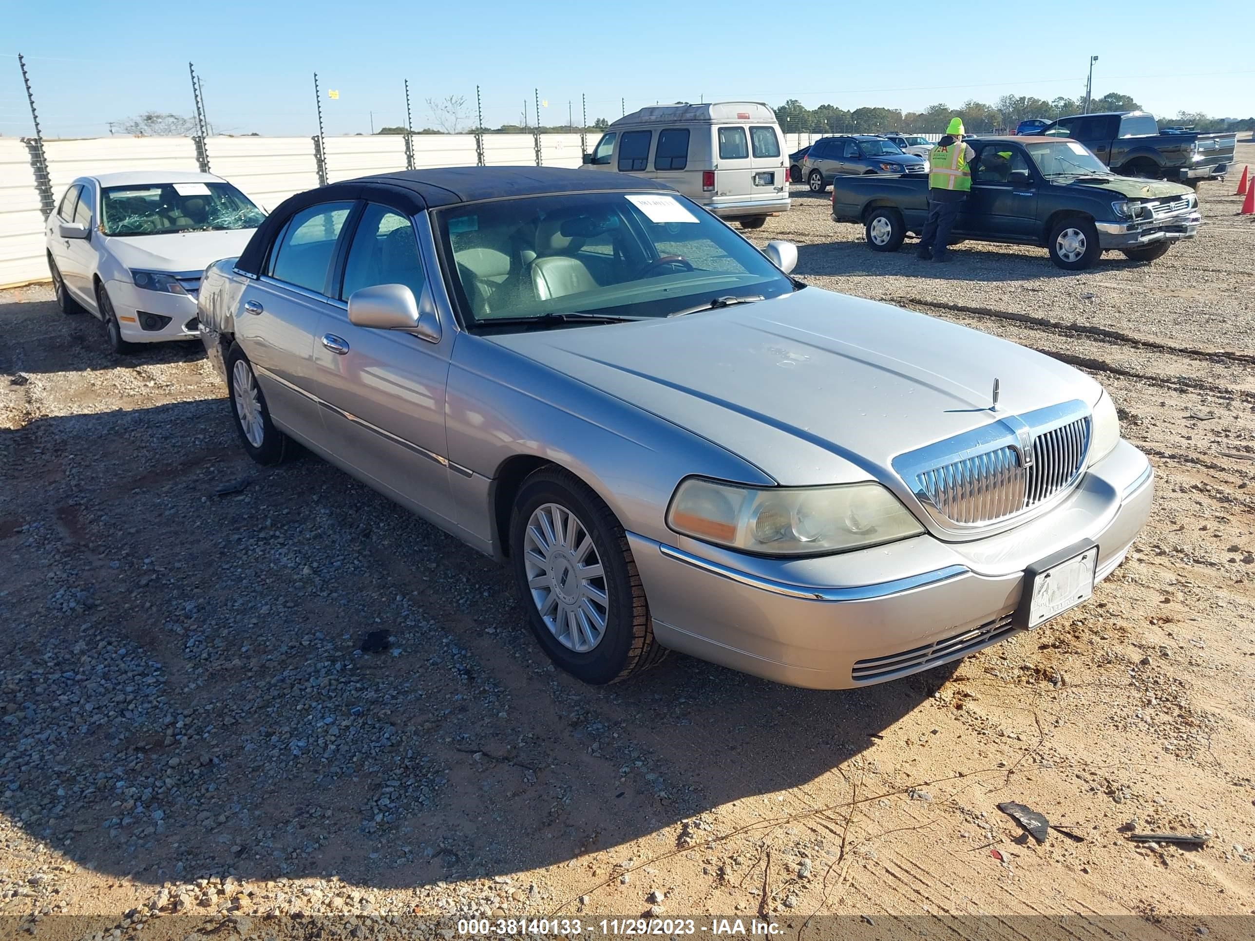 LINCOLN TOWN CAR 2005 1lnhm82w95y654913