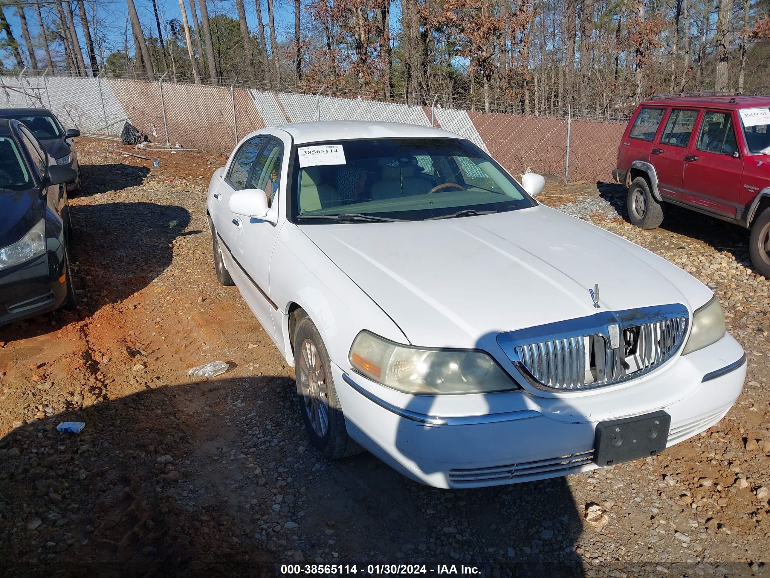 LINCOLN TOWN CAR 2003 1lnhm82wx3y632710