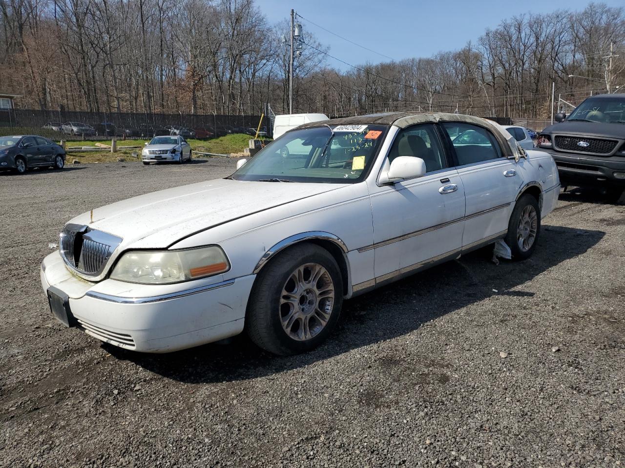 LINCOLN TOWN CAR 2003 1lnhm82wx3y645683