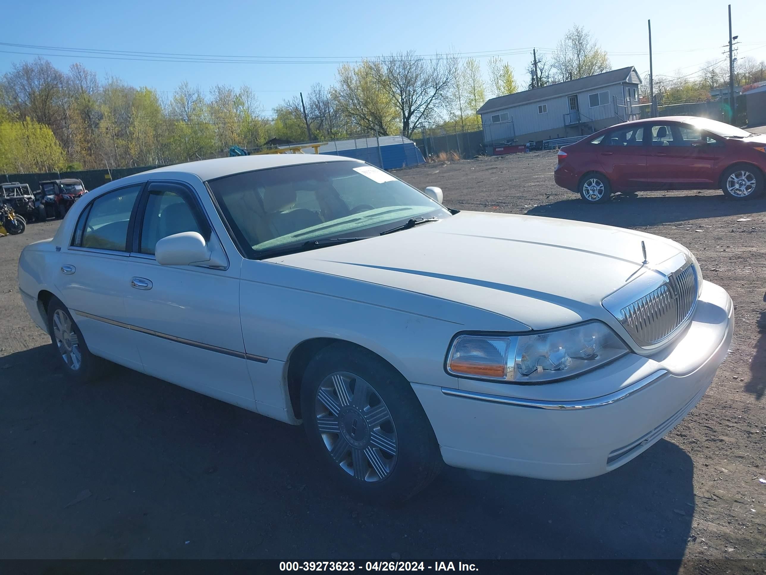 LINCOLN TOWN CAR 2005 1lnhm82wx5y652779