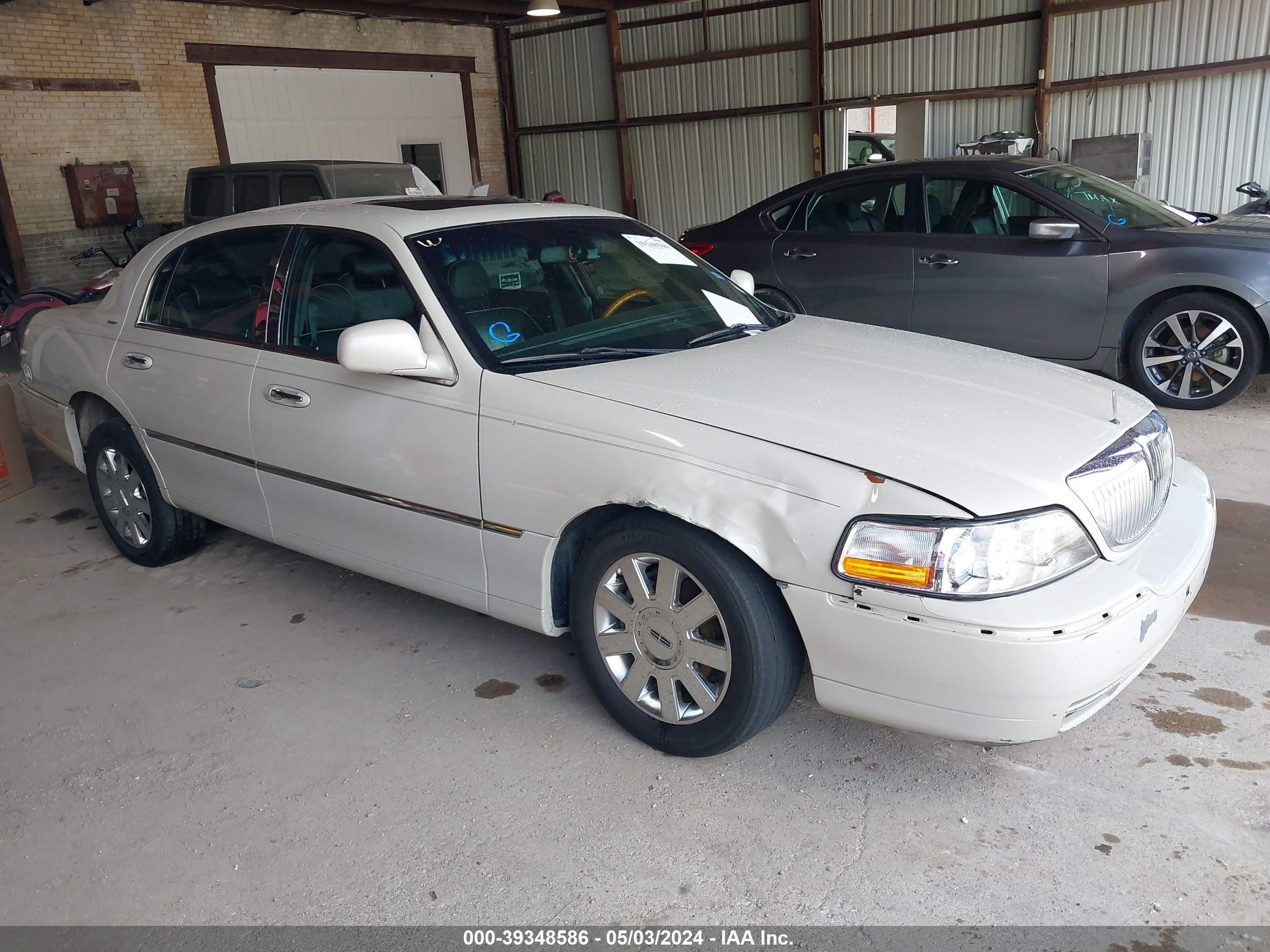 LINCOLN TOWN CAR 2007 1lnhm83v57y623215