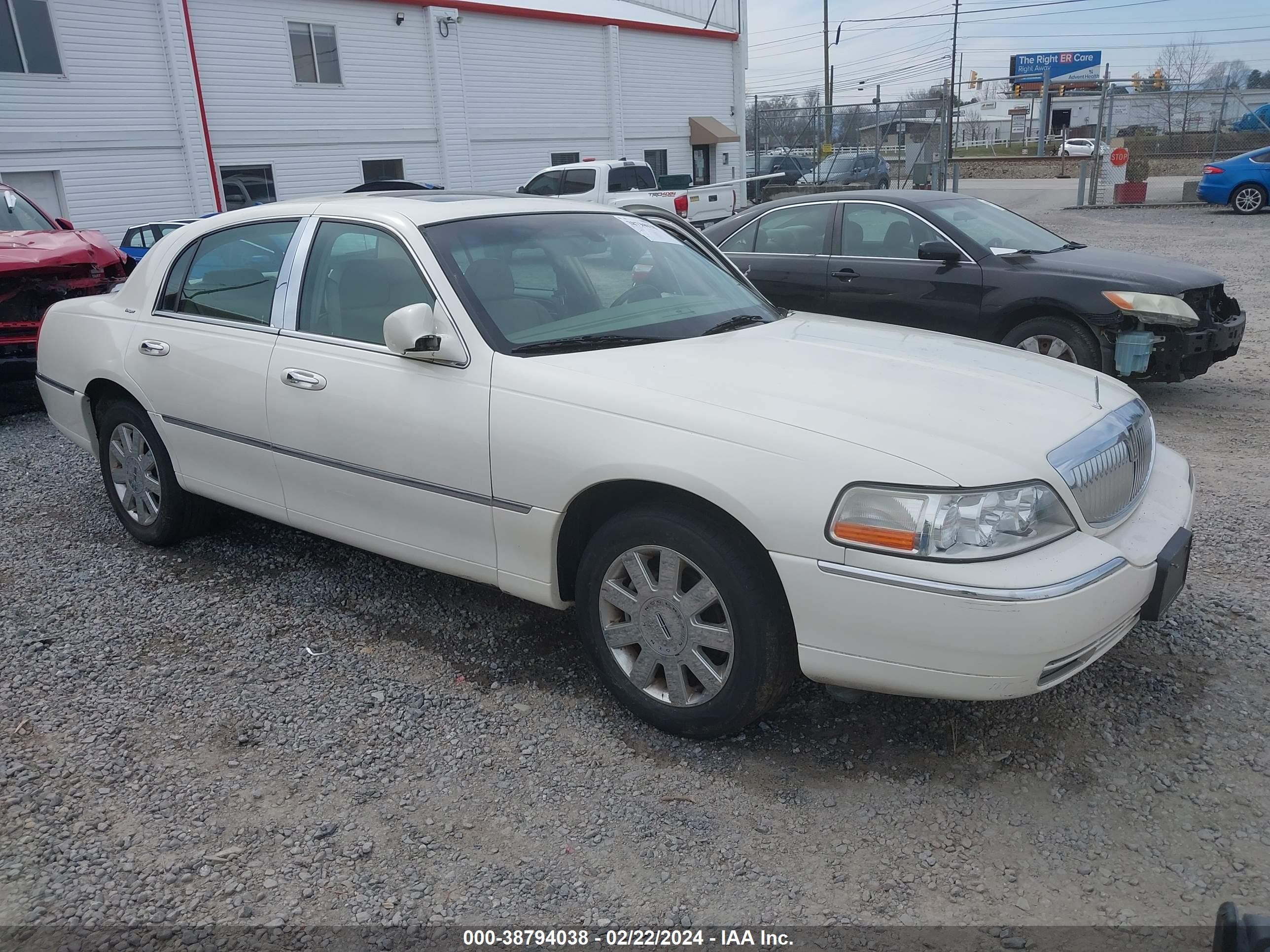 LINCOLN TOWN CAR 2007 1lnhm83v67y600431