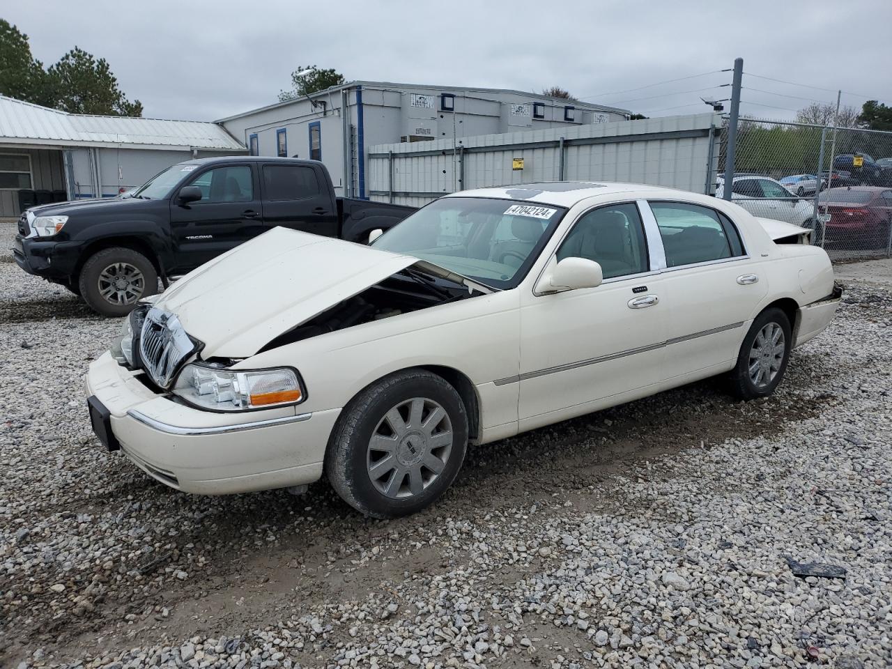 LINCOLN TOWN CAR 2007 1lnhm83v77y612247