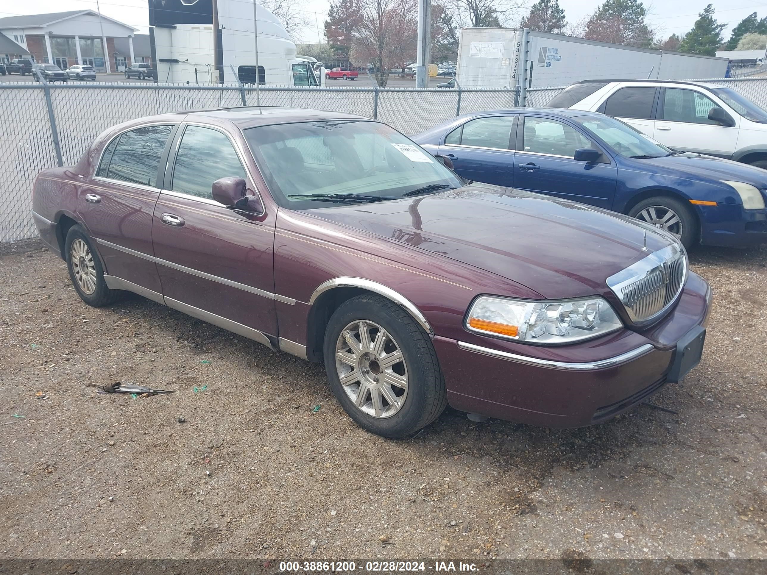 LINCOLN TOWN CAR 2007 1lnhm83v87y601791