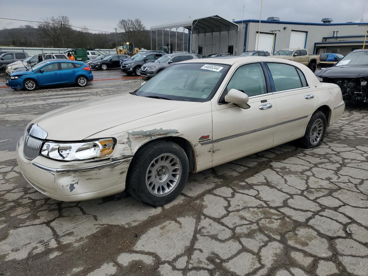 LINCOLN TOWN CAR 2001 1lnhm83w11y626418