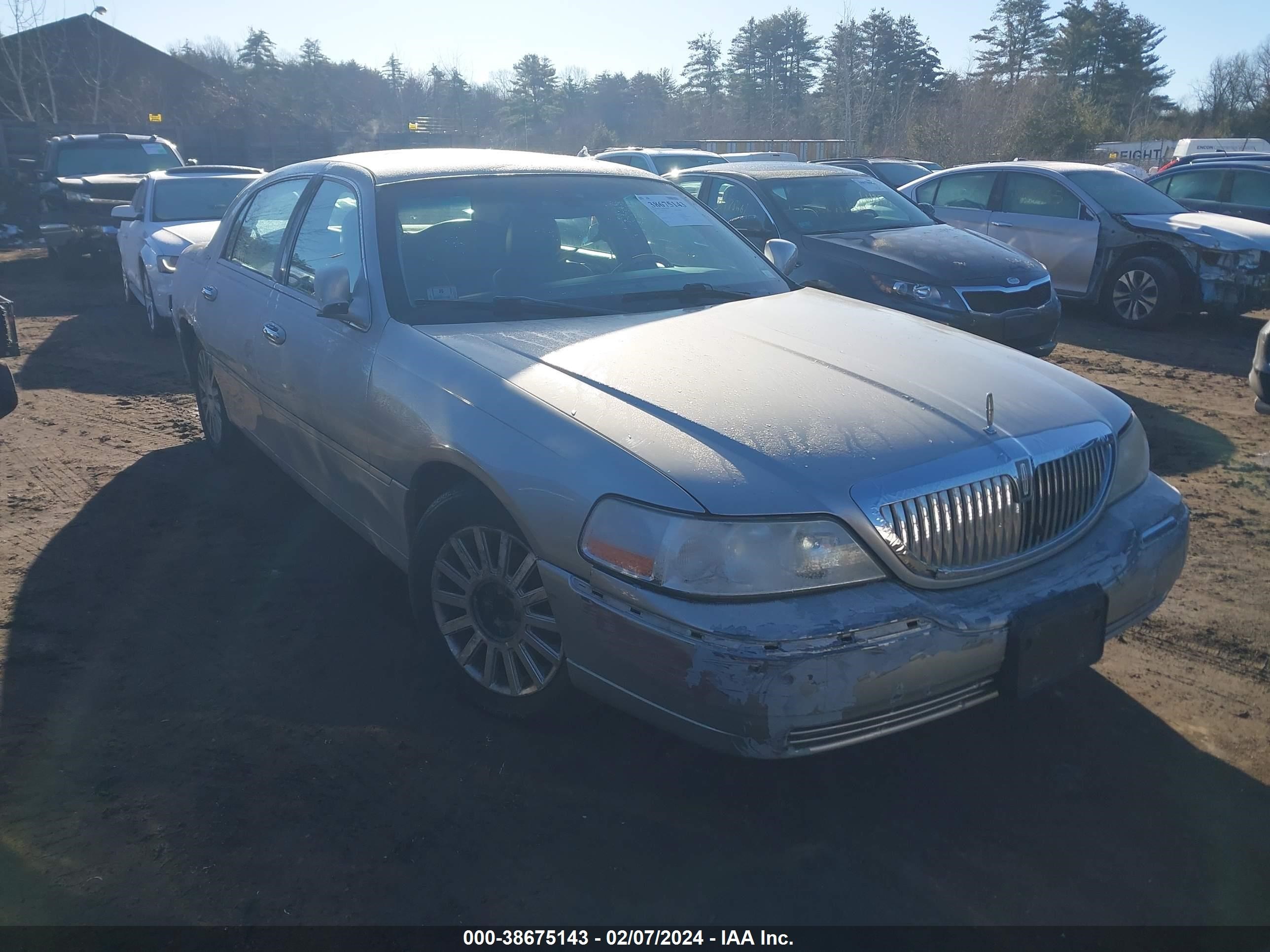 LINCOLN TOWN CAR 2004 1lnhm83w14y670746