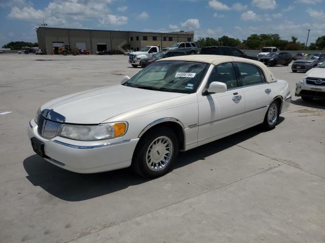 LINCOLN TOWN CAR 2001 1lnhm83w21y621308