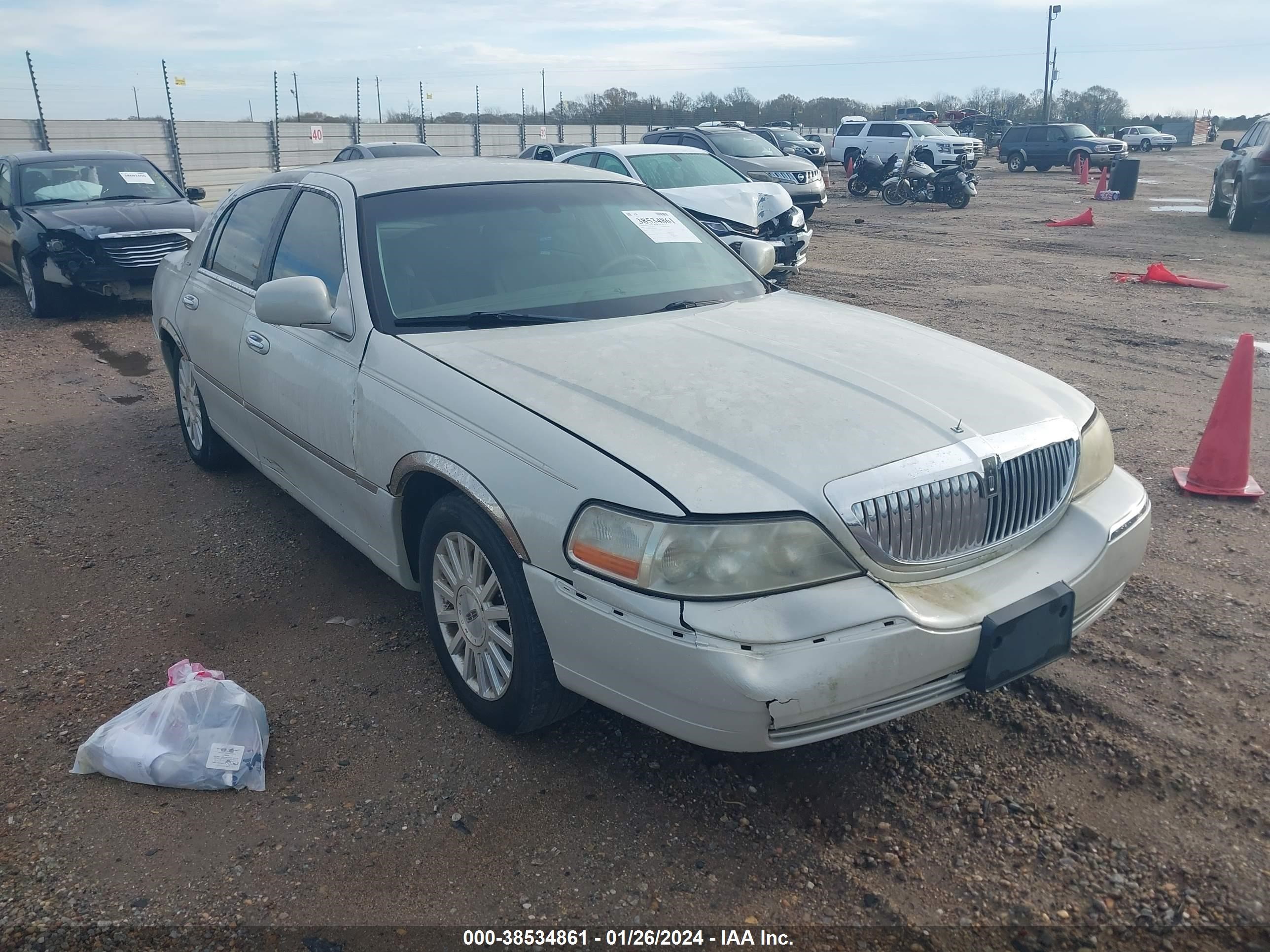 LINCOLN TOWN CAR 2004 1lnhm83w34y619345