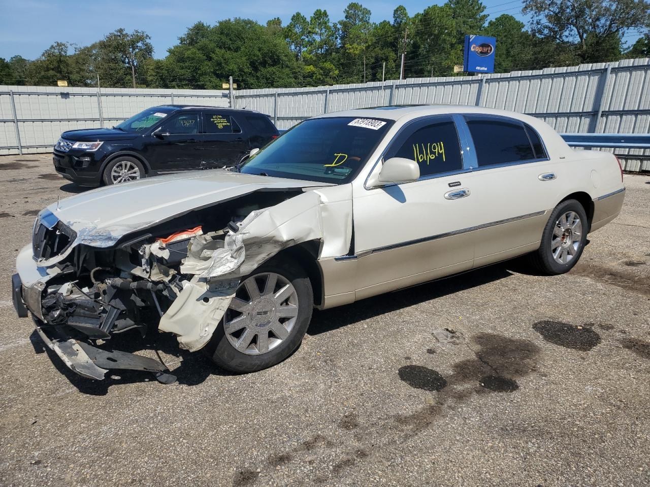 LINCOLN TOWN CAR 2004 1lnhm83w34y689055