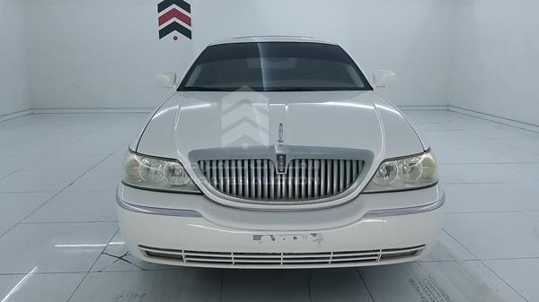 LINCOLN TOWN 2013 1lnhm83w43y634015