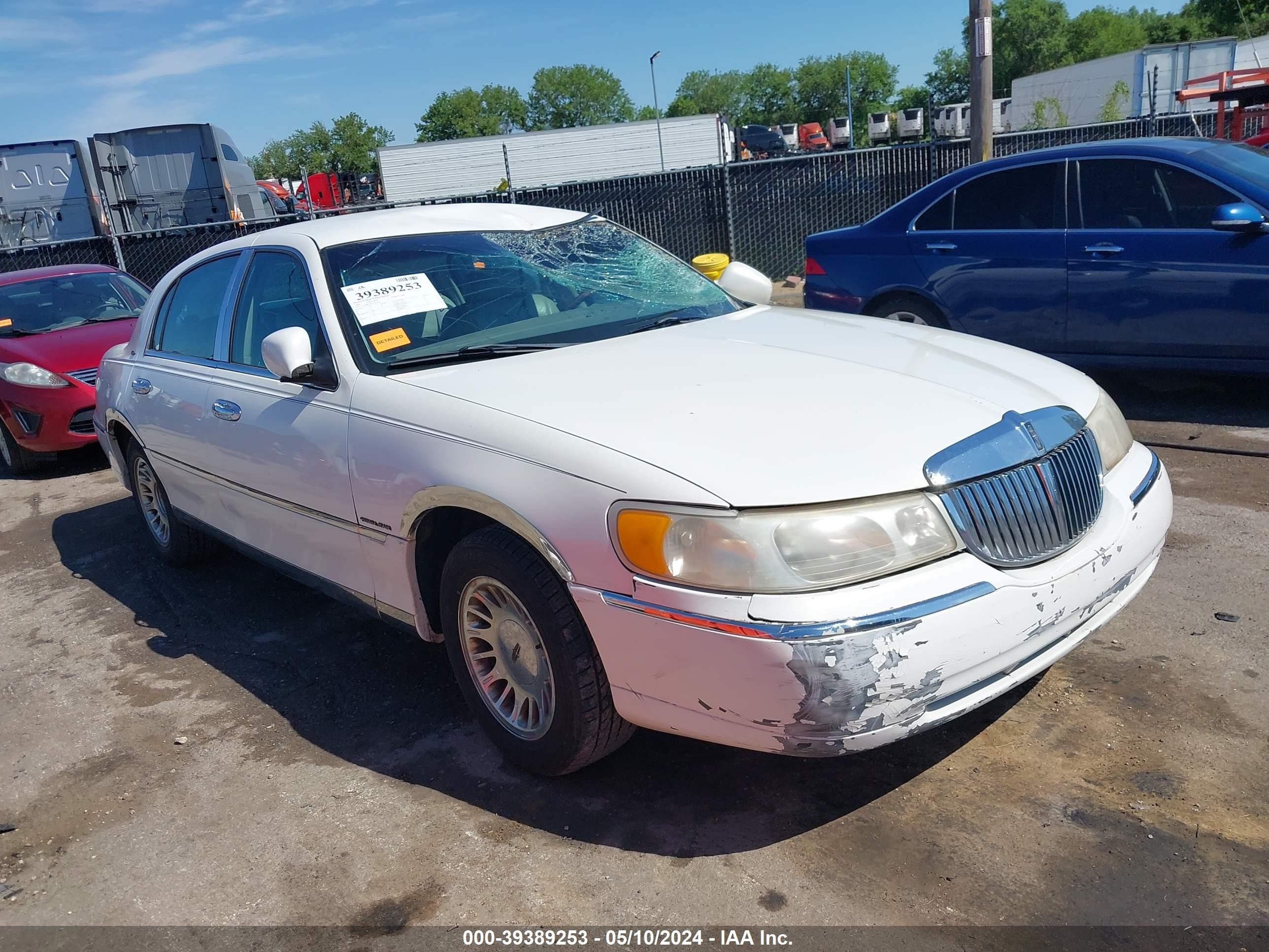 LINCOLN TOWN CAR 2000 1lnhm83w4yy824193