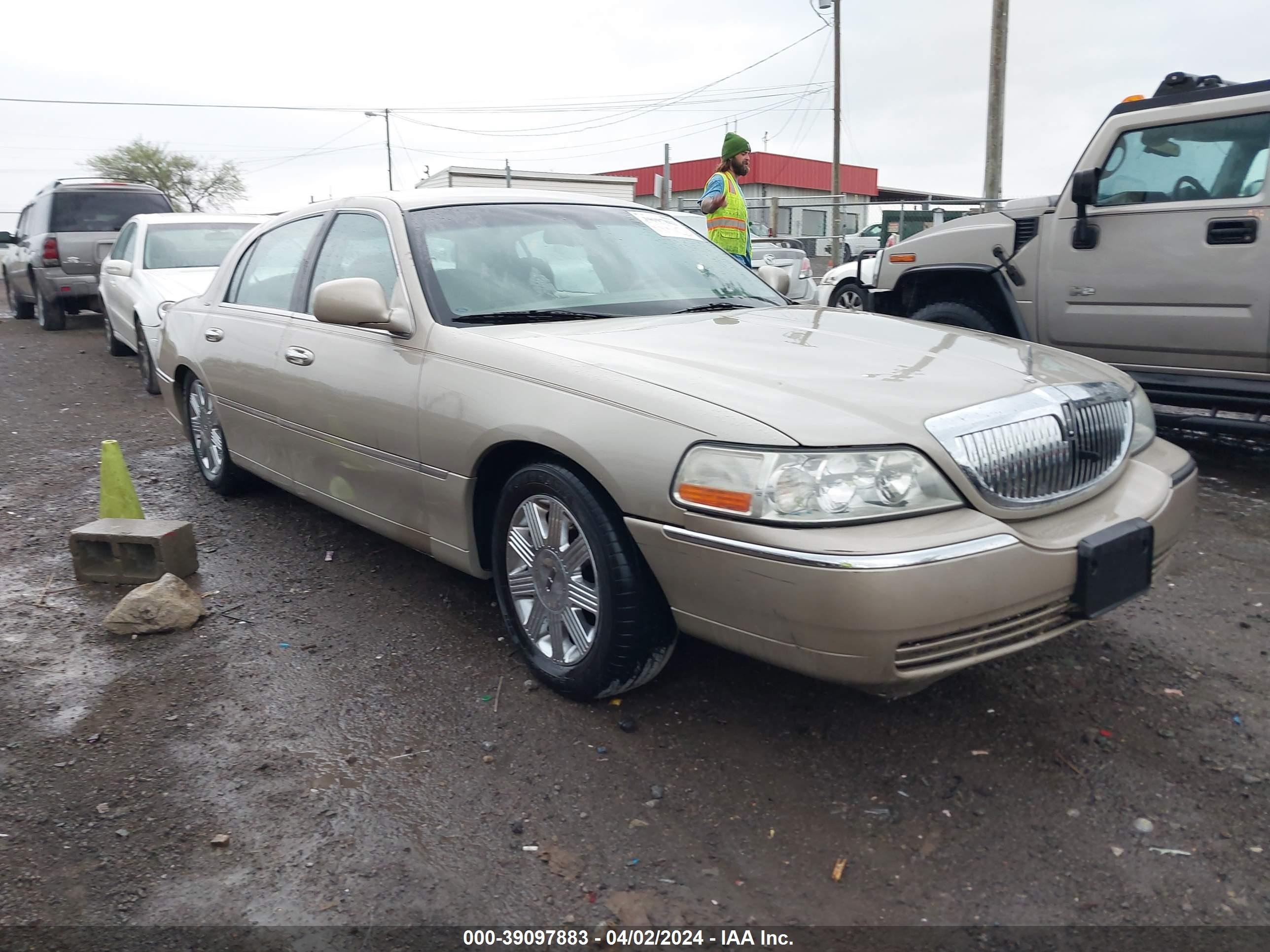 LINCOLN TOWN CAR 2004 1lnhm83w54y663752