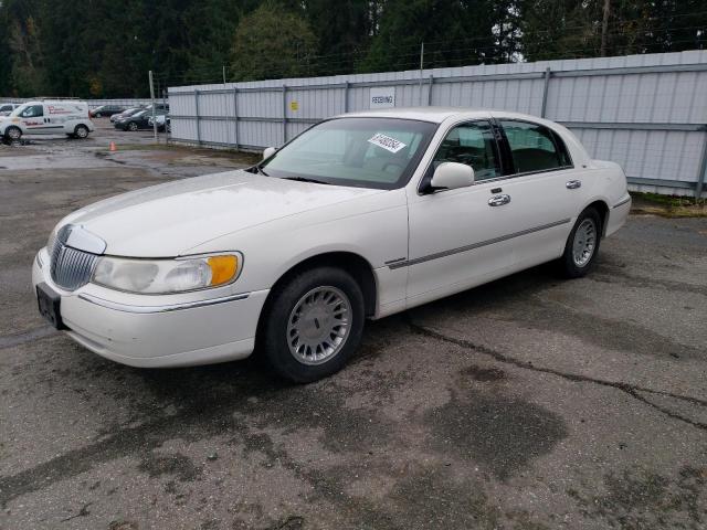 LINCOLN TOWN CAR C 2001 1lnhm83w61y621053