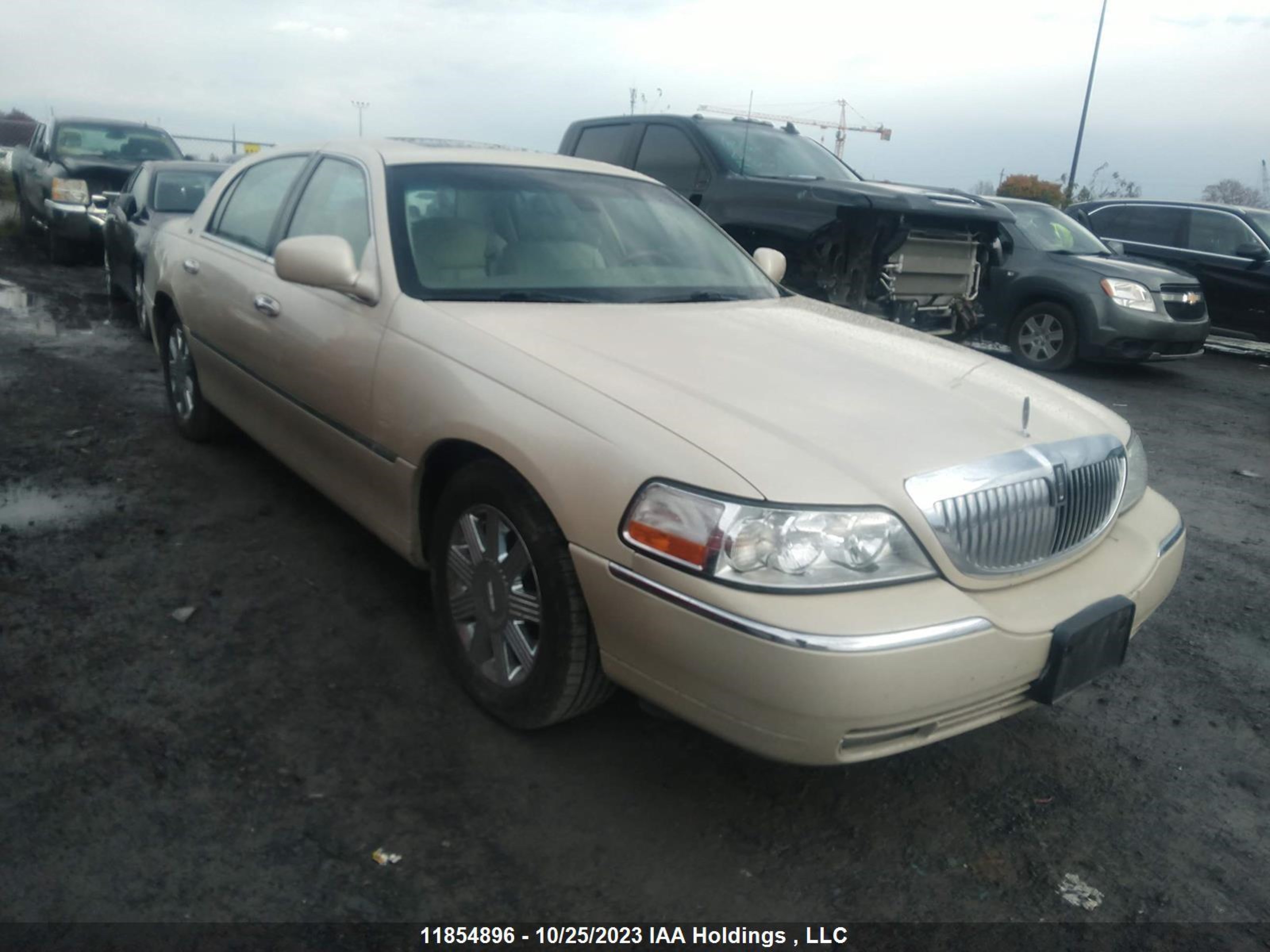 LINCOLN TOWN CAR 2003 1lnhm83w63y650457