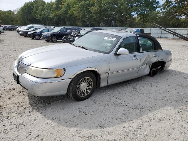 LINCOLN TOWN CAR C 2001 1lnhm83w81y640123